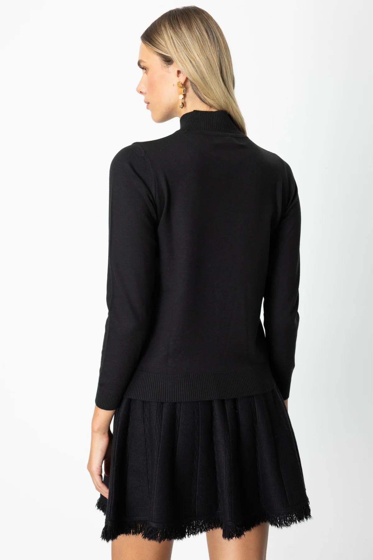 Dokulu Kalp Detaylı Dik Yaka Kazak