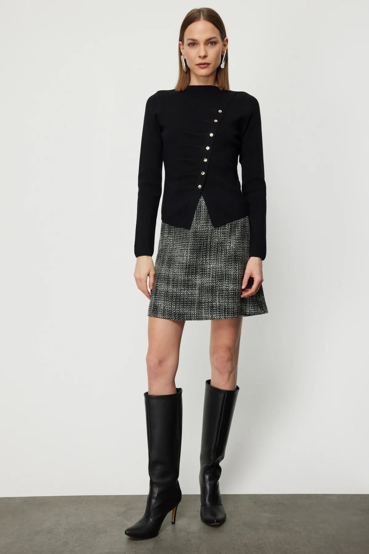 Drape Detaylı Düğmeli Triko Kazak