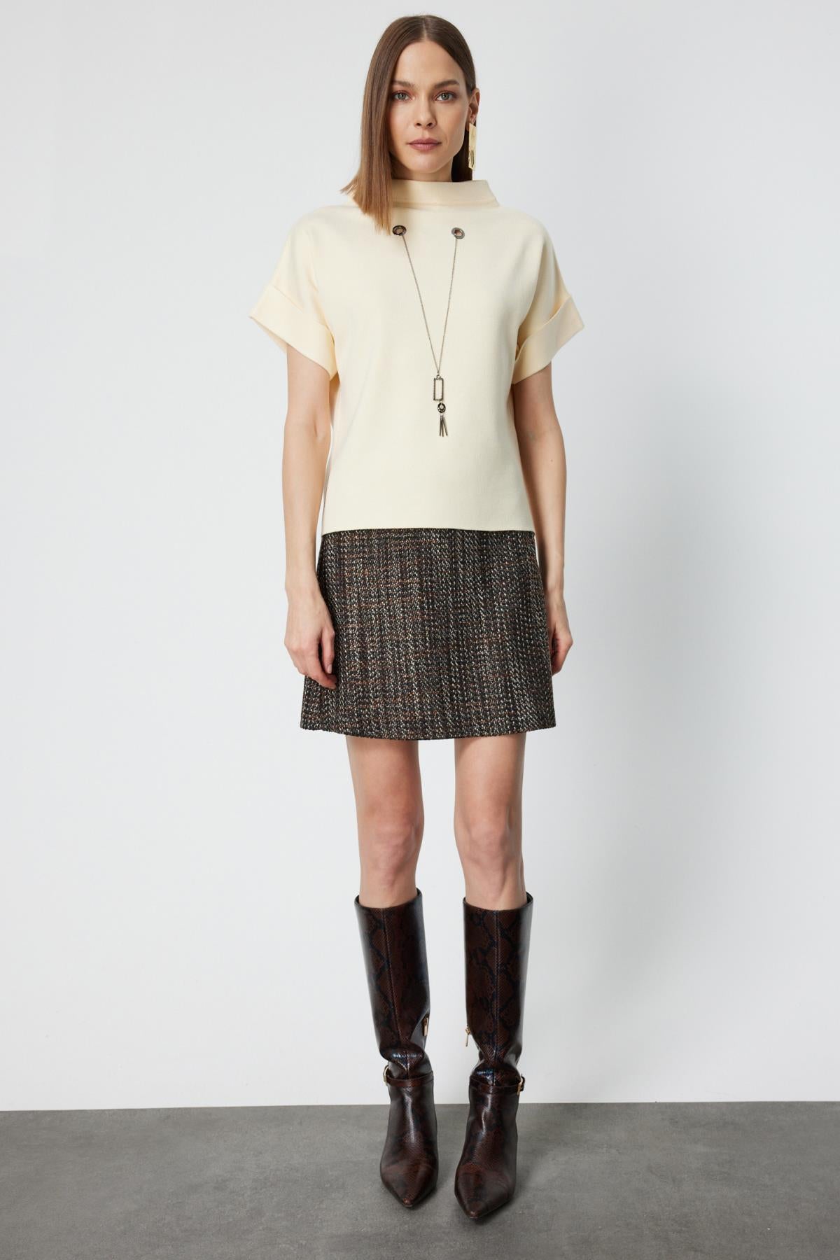 Aksesuar Detaylı Kısa Kollu Triko Kazak