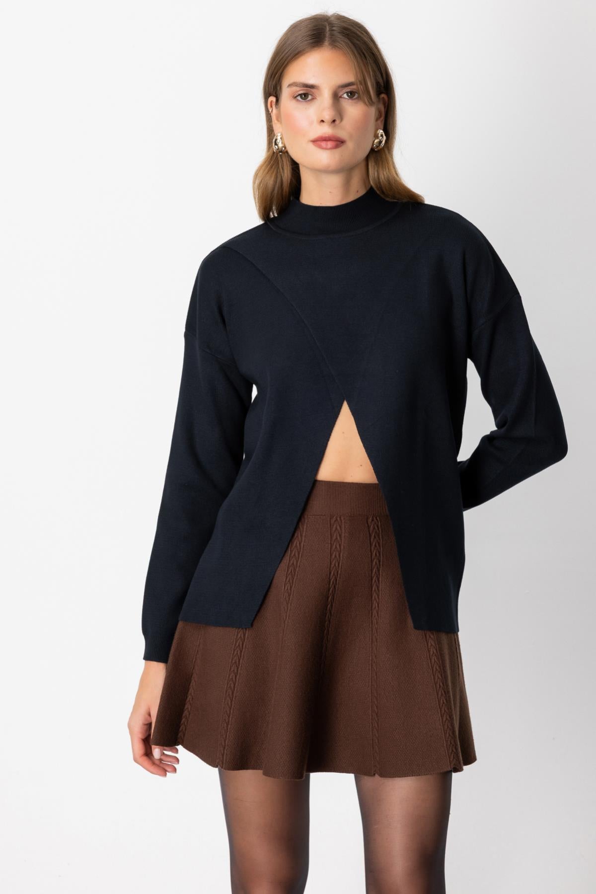 Dik Yaka Asimetrik Kesim Triko Kazak