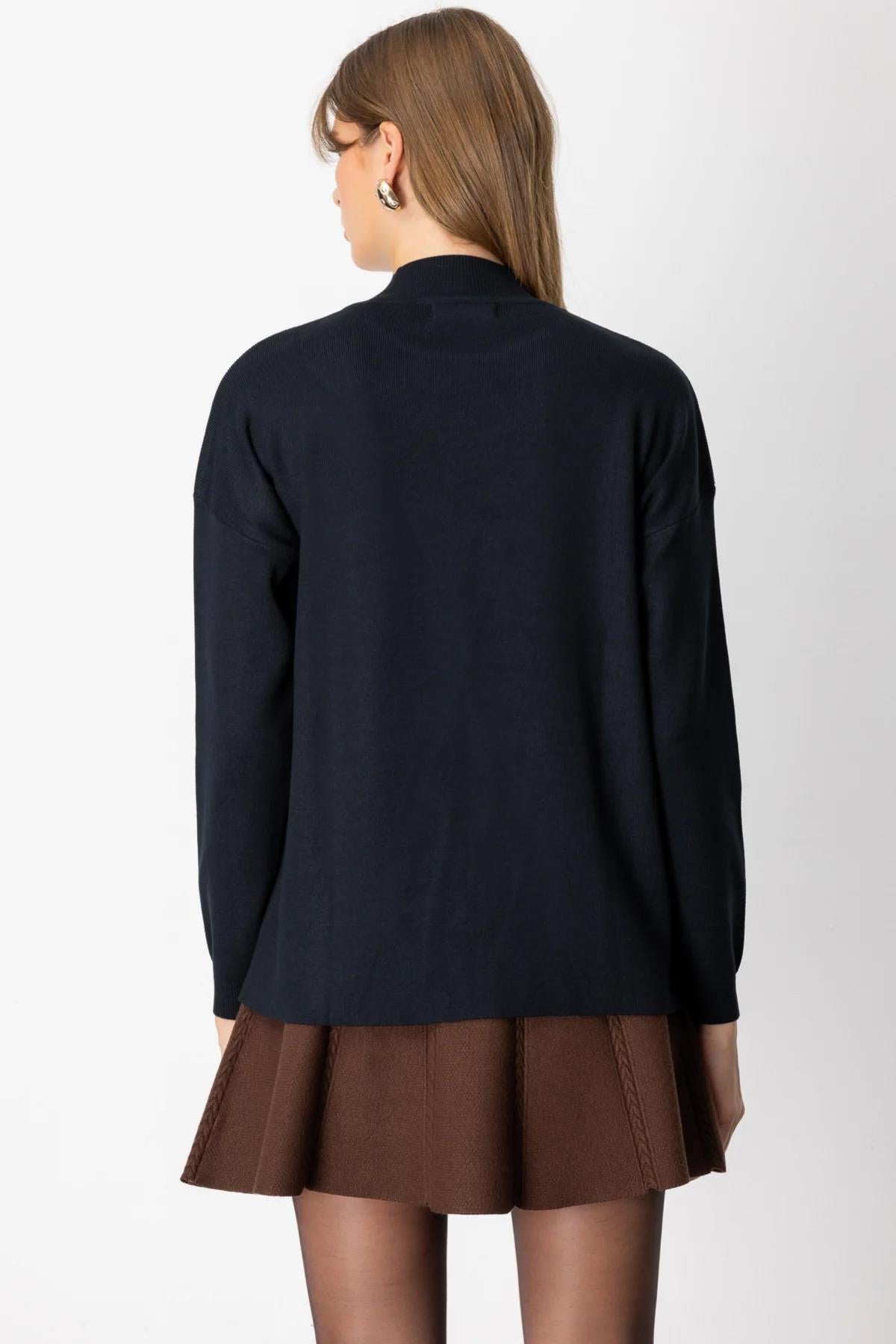 Dik Yaka Asimetrik Kesim Triko Kazak