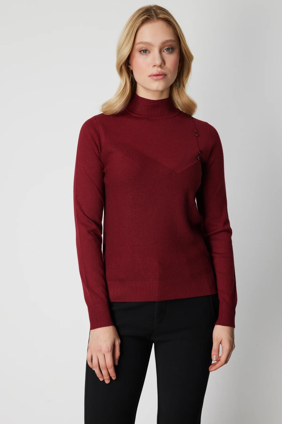 Omzu Düğme Detaylı Dik Yaka Triko Kazak