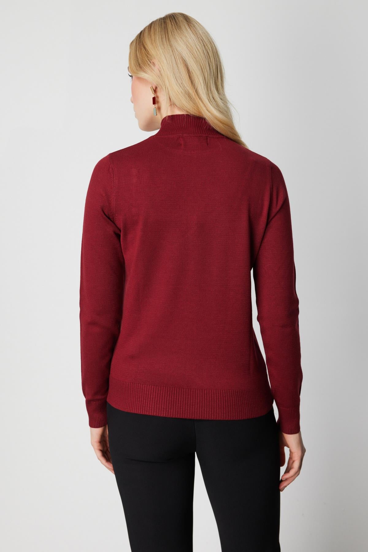 Omzu Düğme Detaylı Dik Yaka Triko Kazak