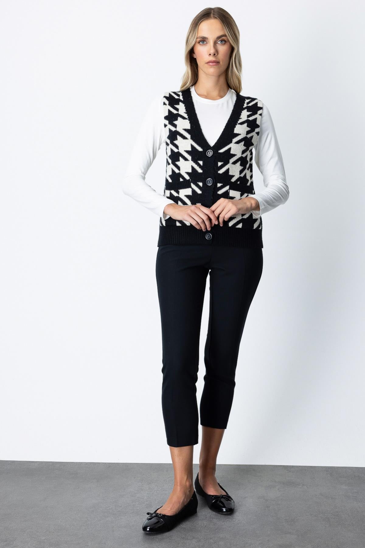 Kazayağı Desenli V Yaka Yelek