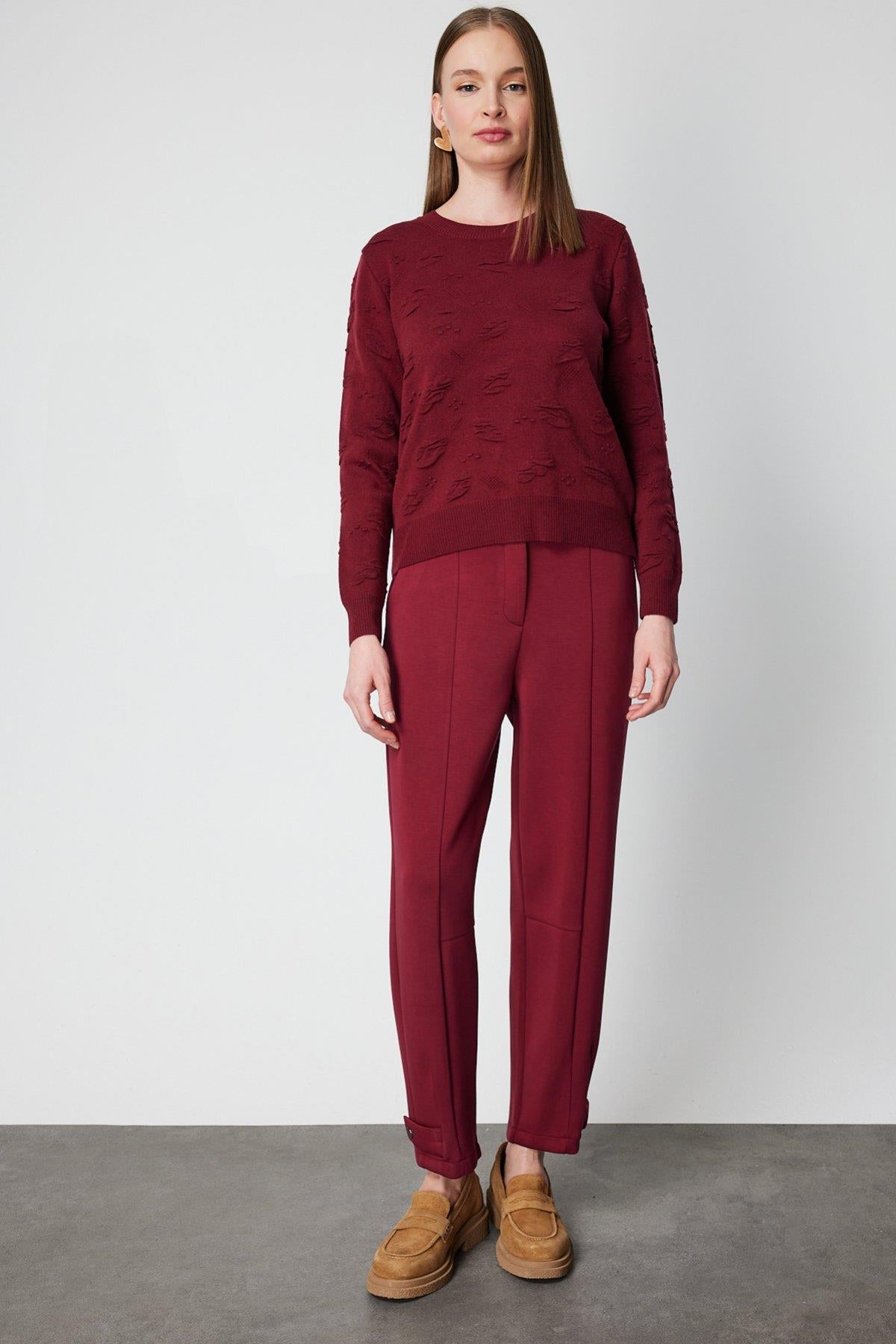 Kabartma Desenli Sıfır Yaka Triko Kazak