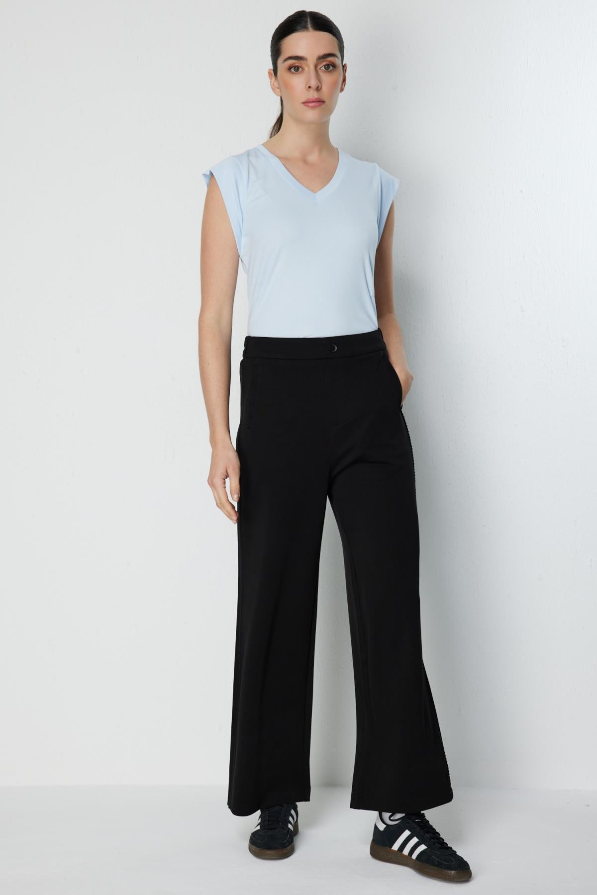 Yan İşleme Detaylı Bol Paça Pantolon