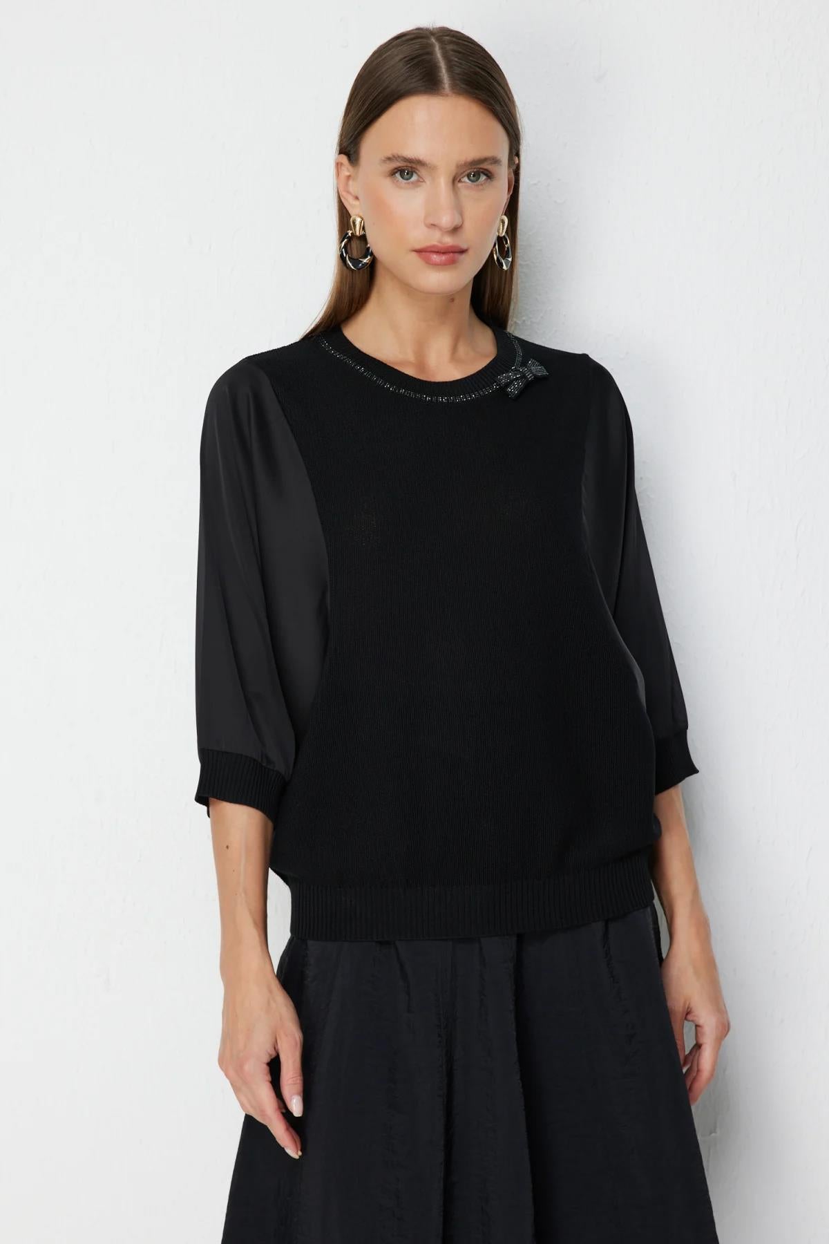 Yaka Fiyonk Detaylı Düşük Kol Bluz