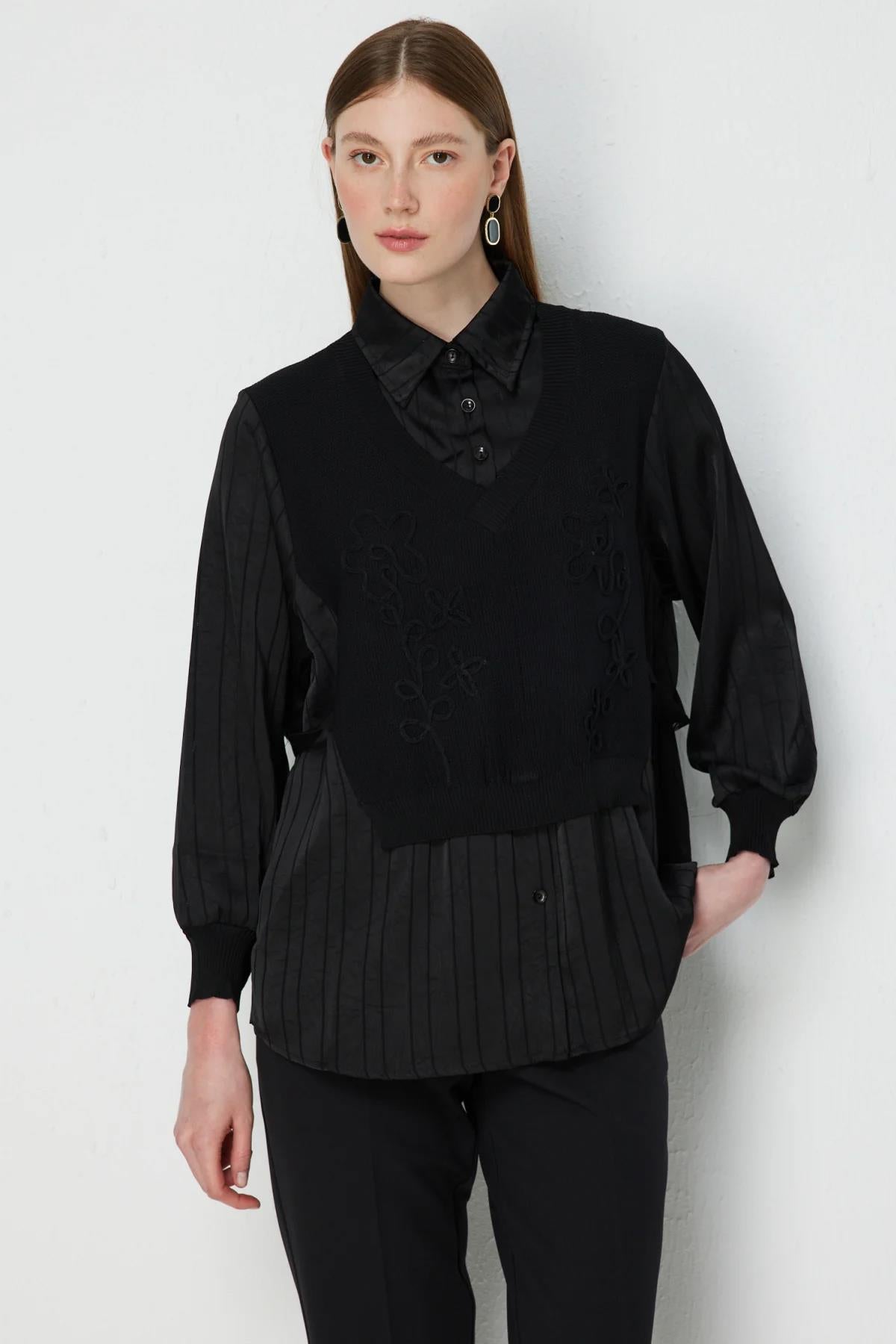 Nakış Detaylı Süveter Görünümlü Bluz