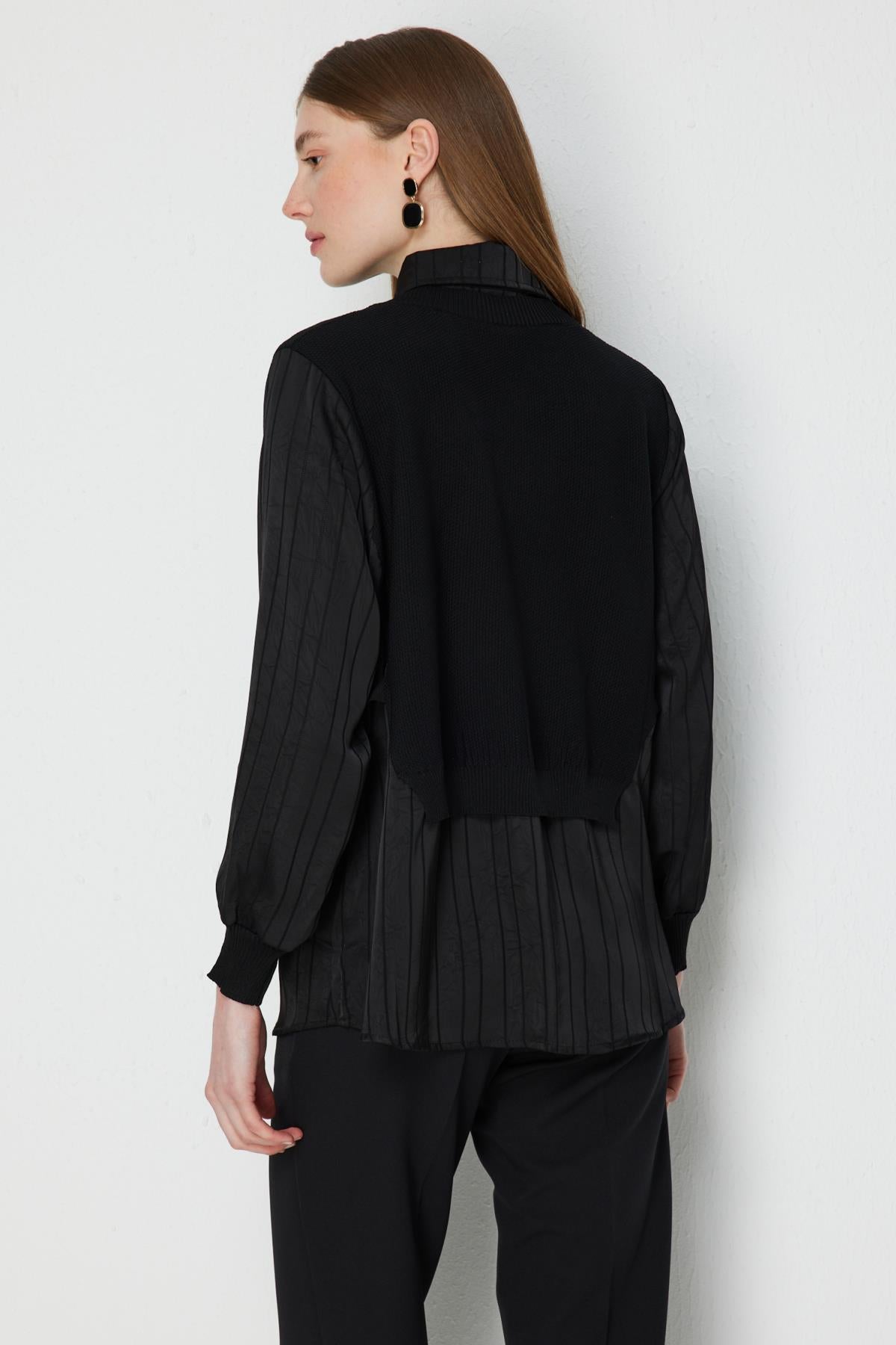 Nakış Detaylı Süveter Görünümlü Bluz