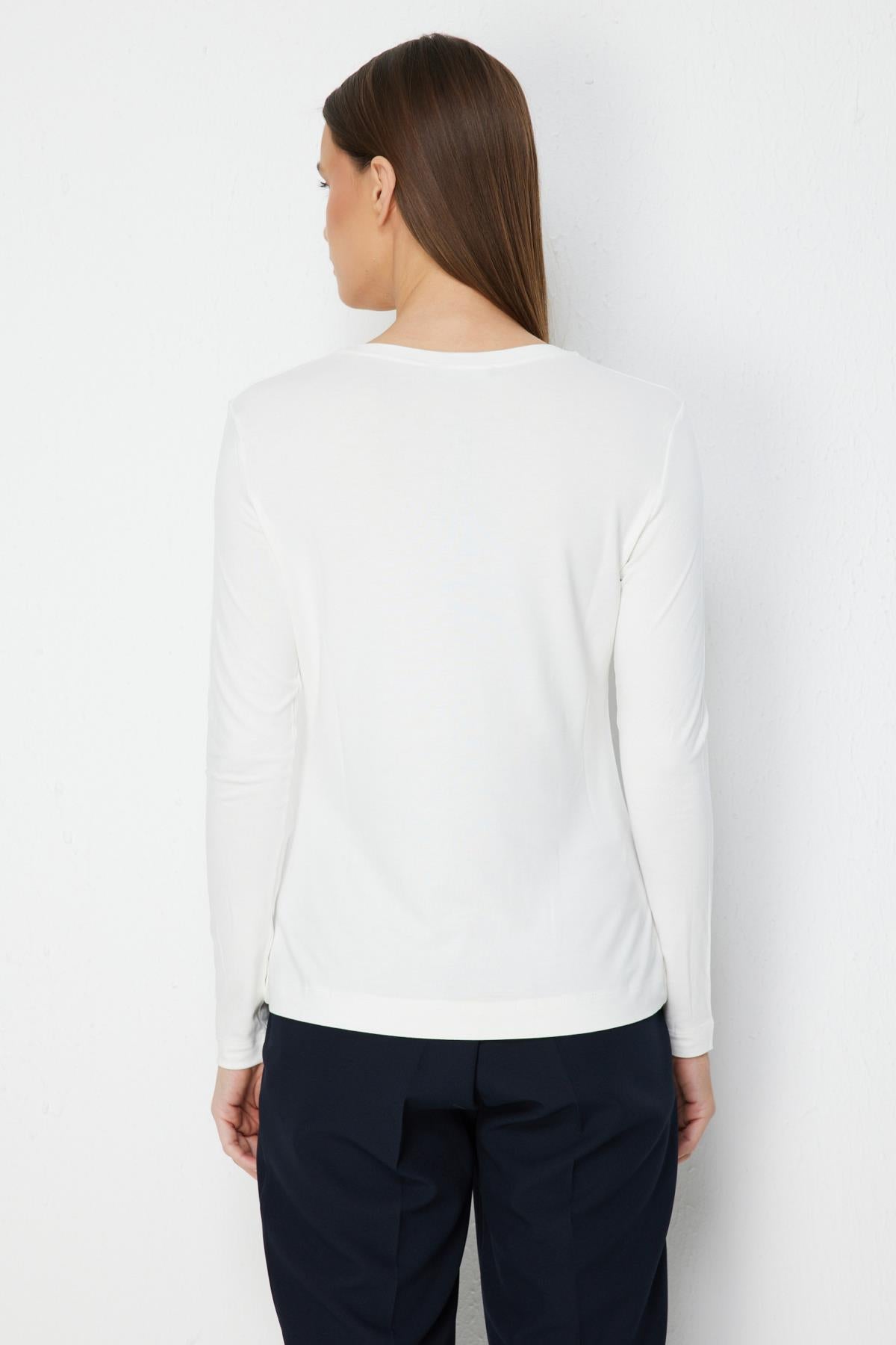 Crew Neck Basic Blouse with Metal Accessories