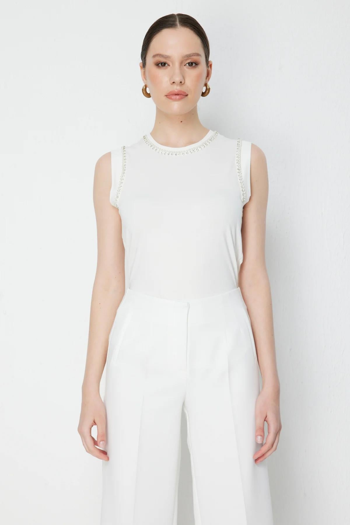 Sıfır Yaka Taş İşlemeli Kolsuz Bluz