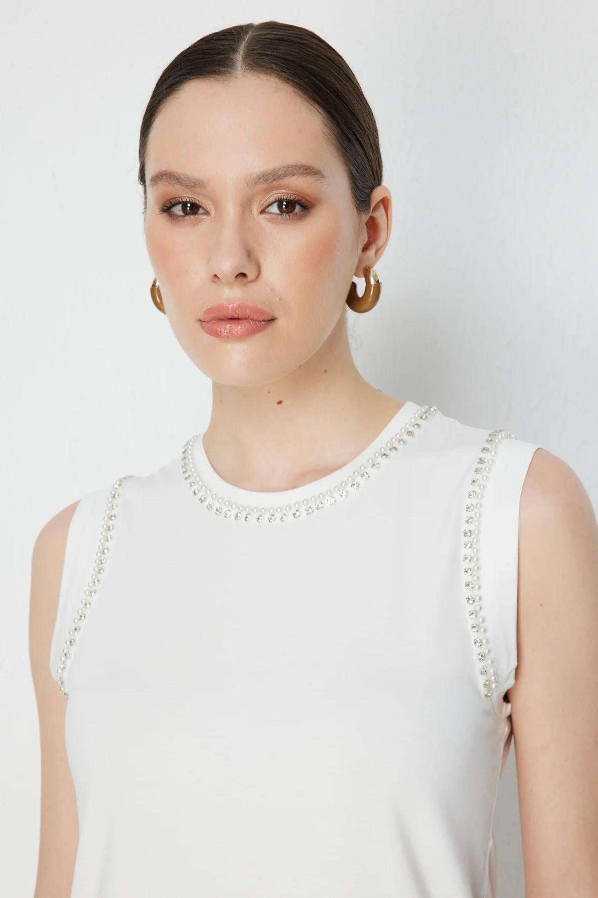 Sıfır Yaka Taş İşlemeli Kolsuz Bluz