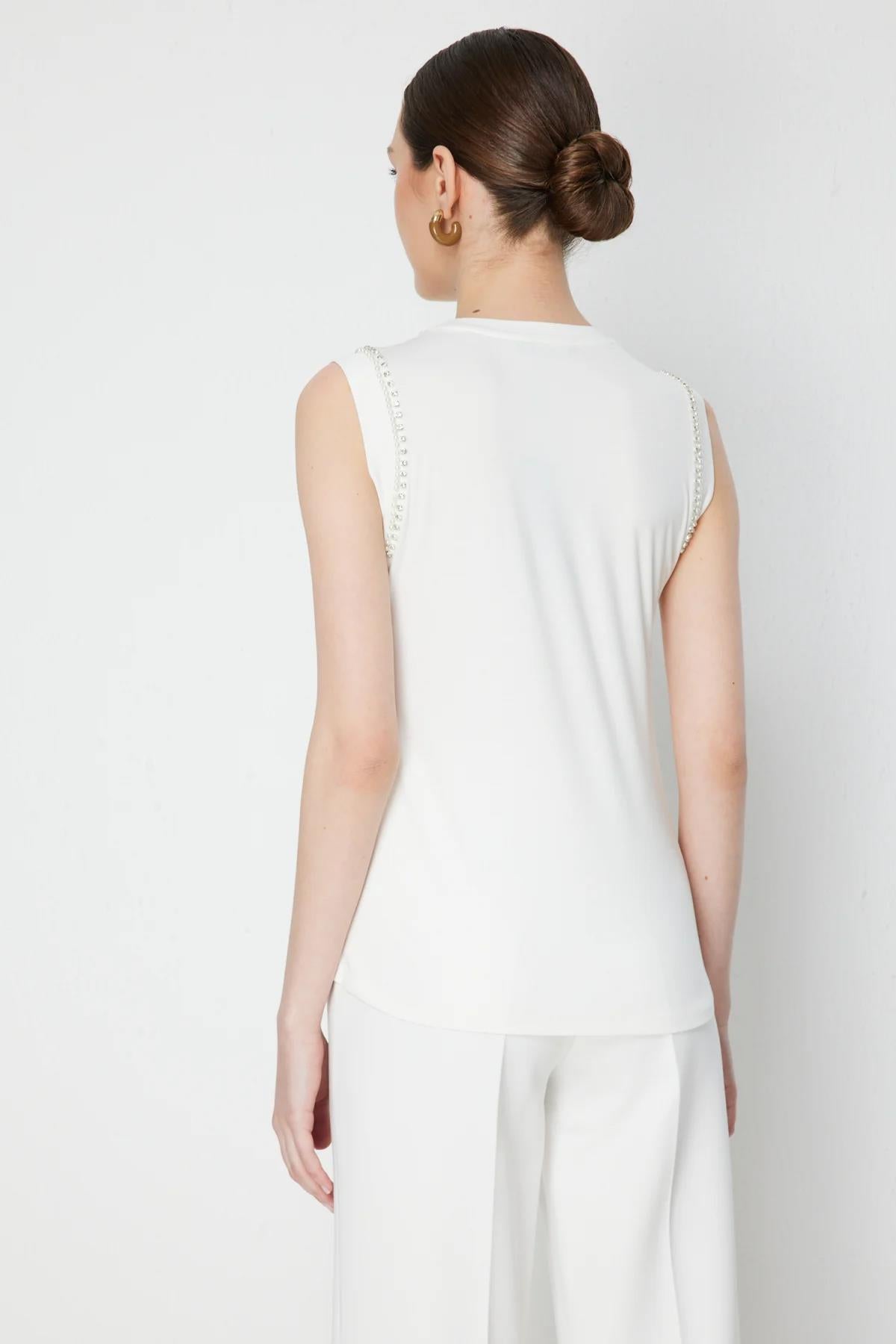 Sıfır Yaka Taş İşlemeli Kolsuz Bluz