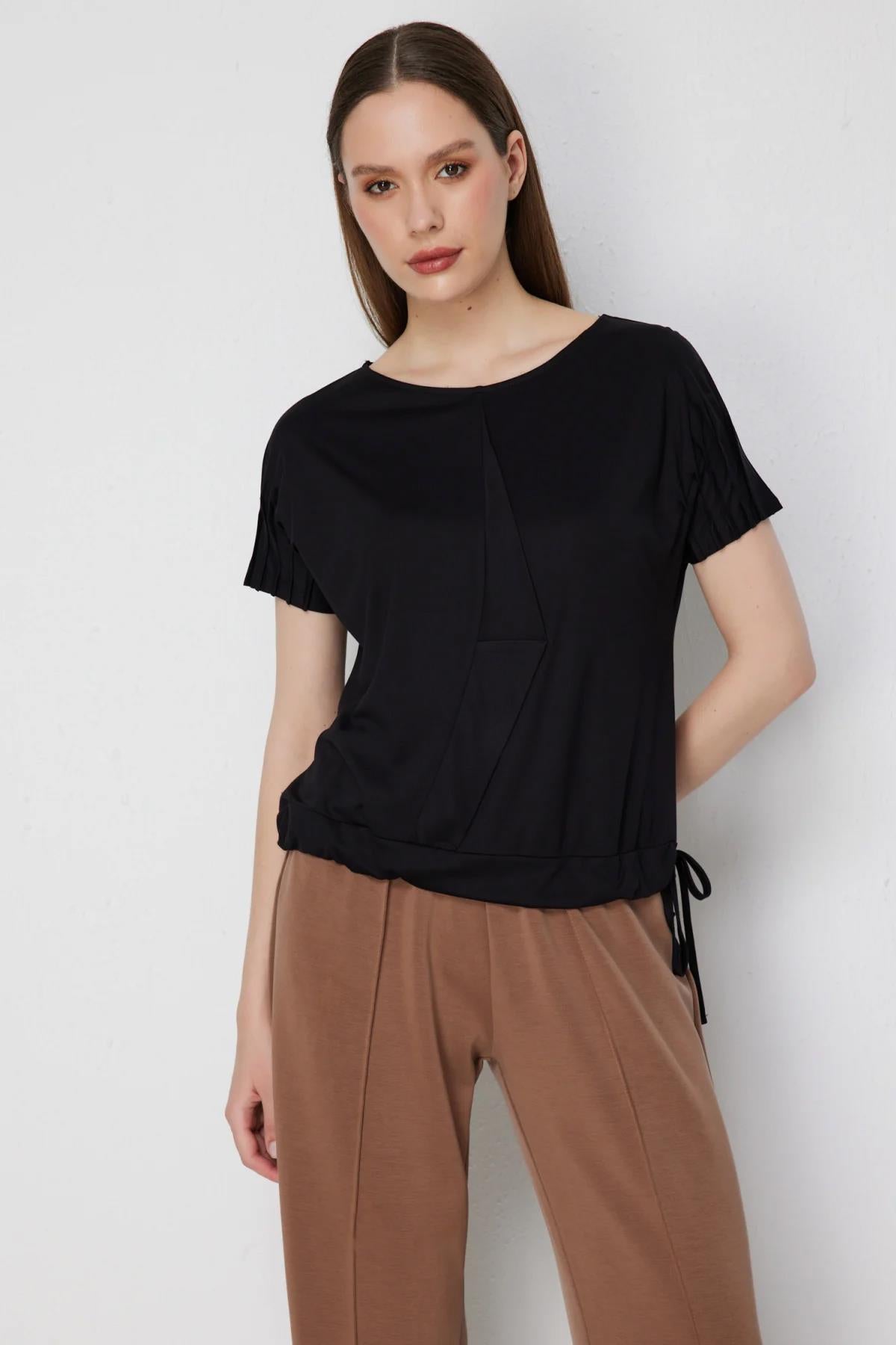 Kolları Pileli Beli Bağcıklı Bluz