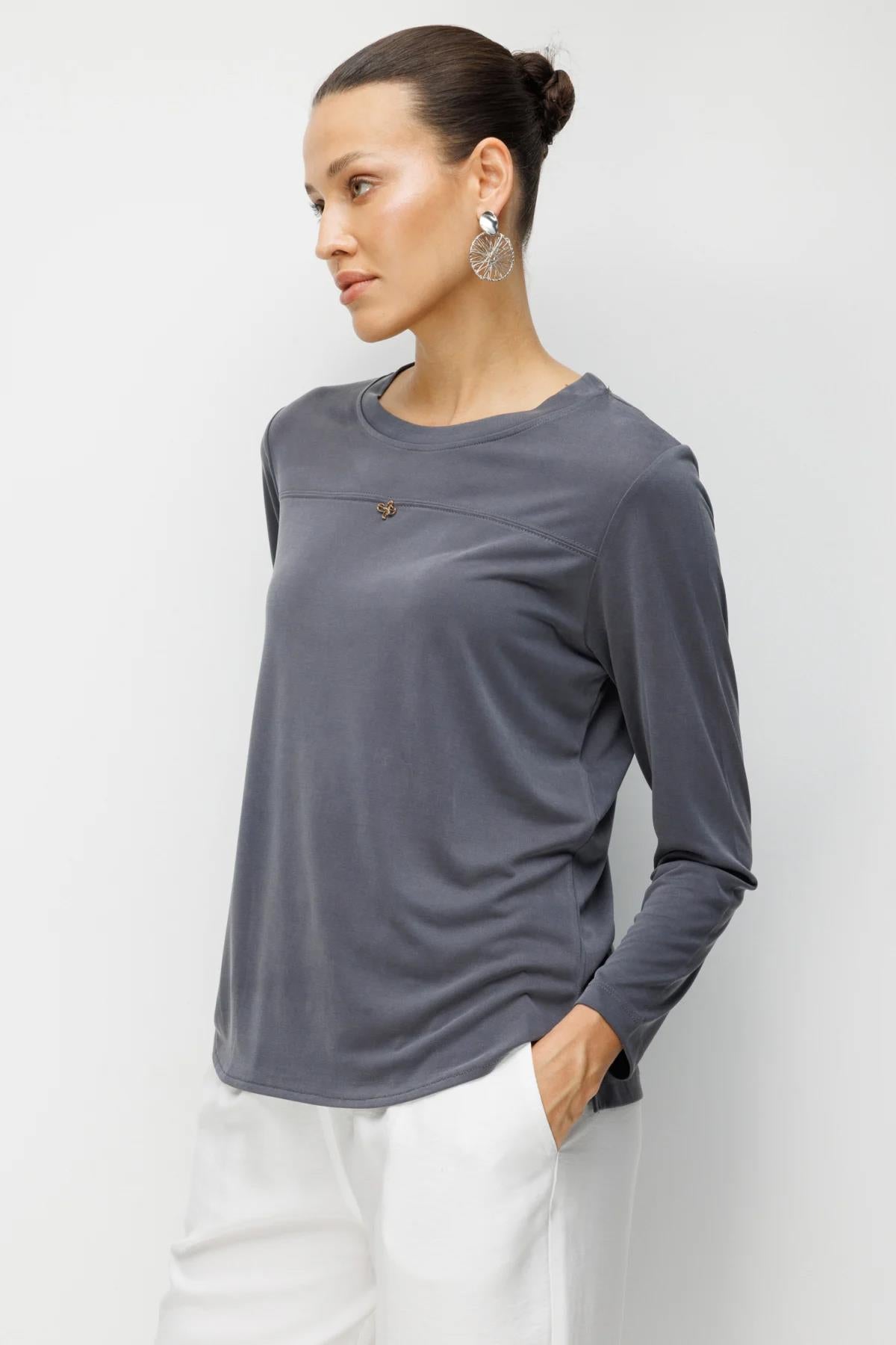 Metal Aksesuarlı Sıfır Yaka Basic Bluz