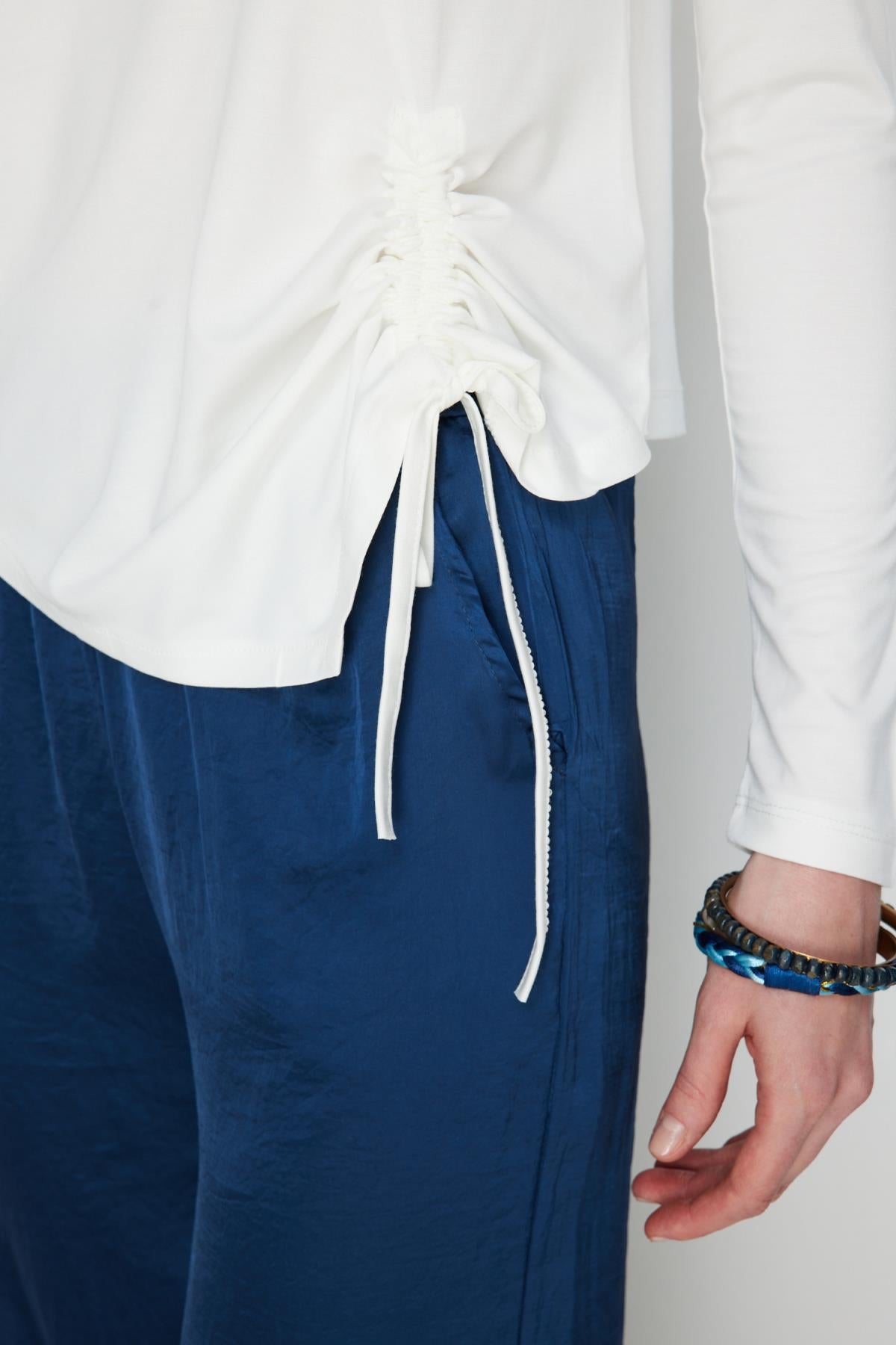 Yan Büzgülü Uzun Kollu Bluz