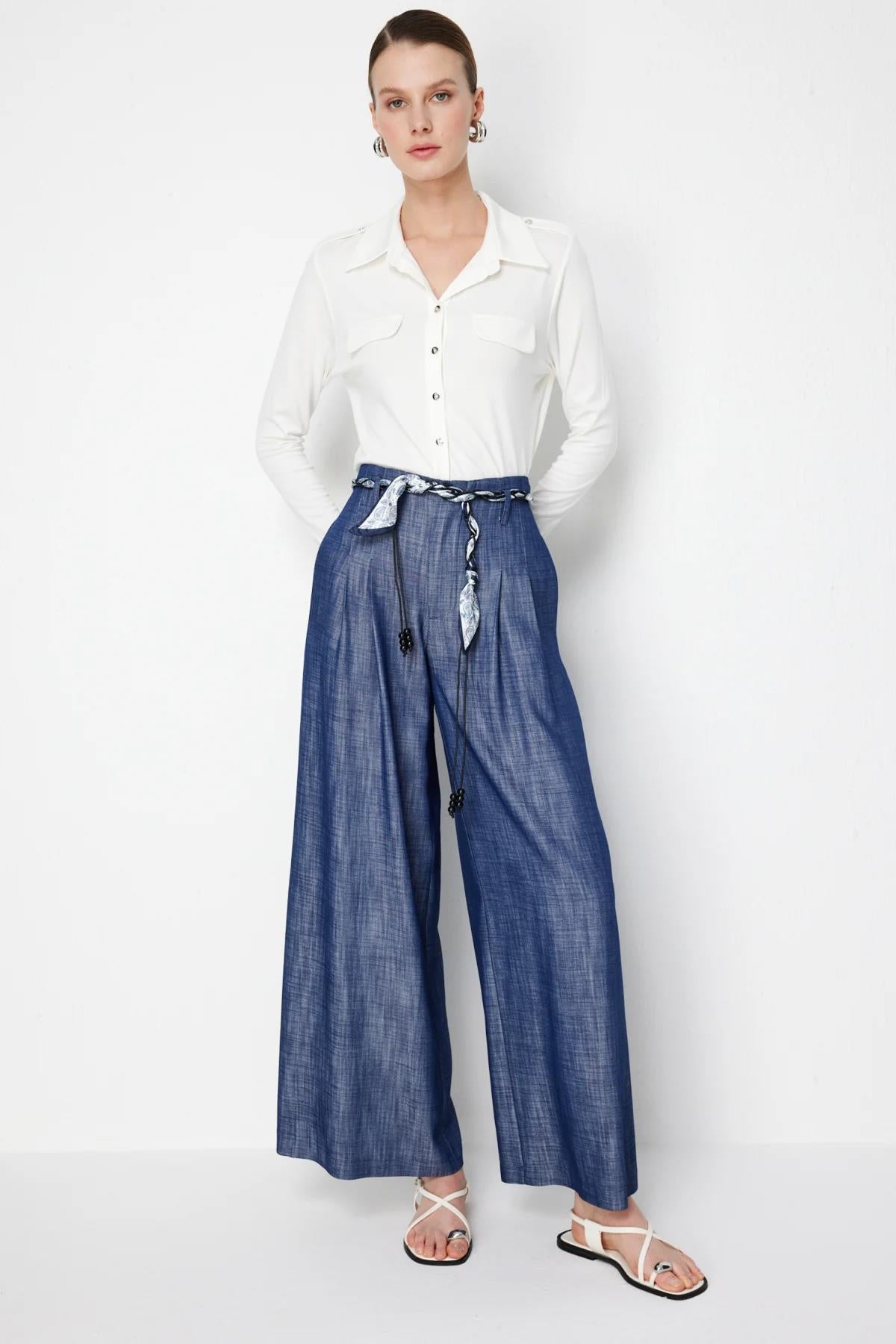 Beli Kemerli Bol Paça Pileli Pantolon