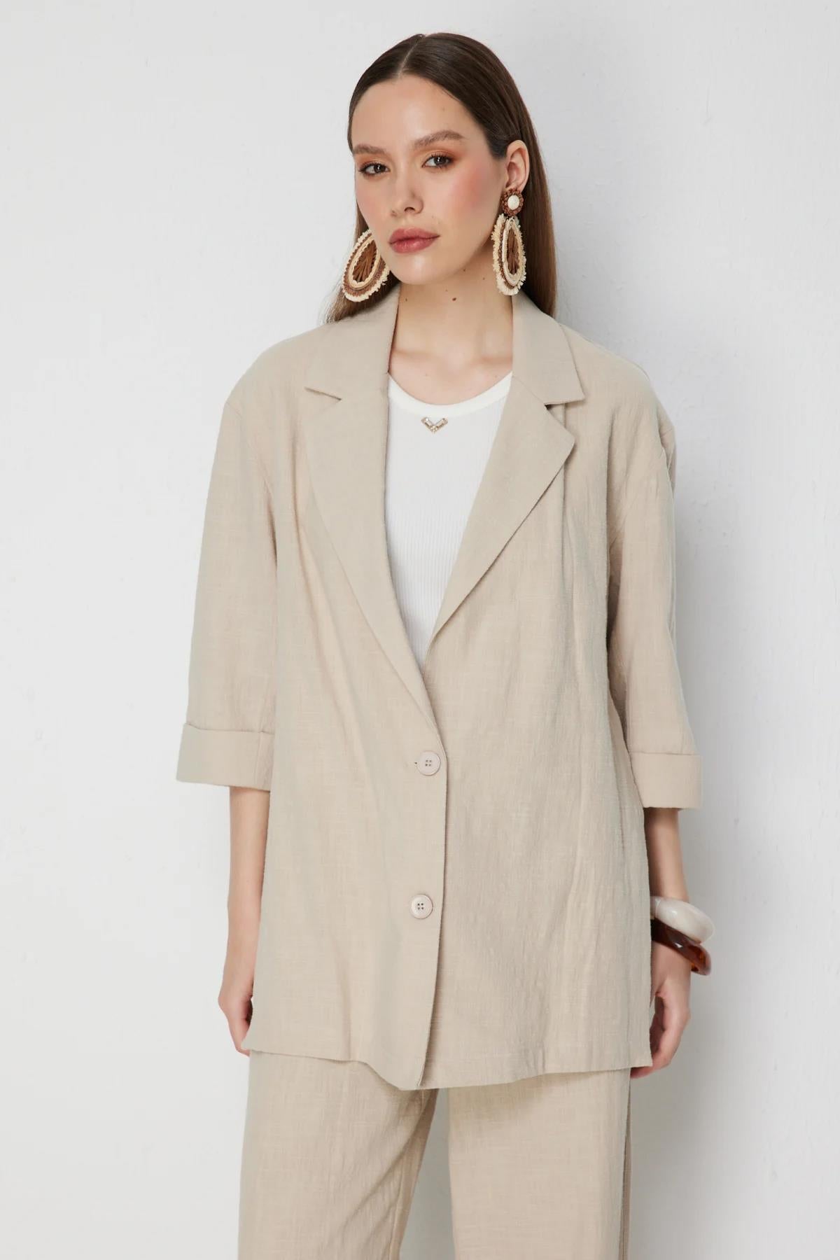 Yarım Kol Yan Yırtmaç Detaylı Ceket