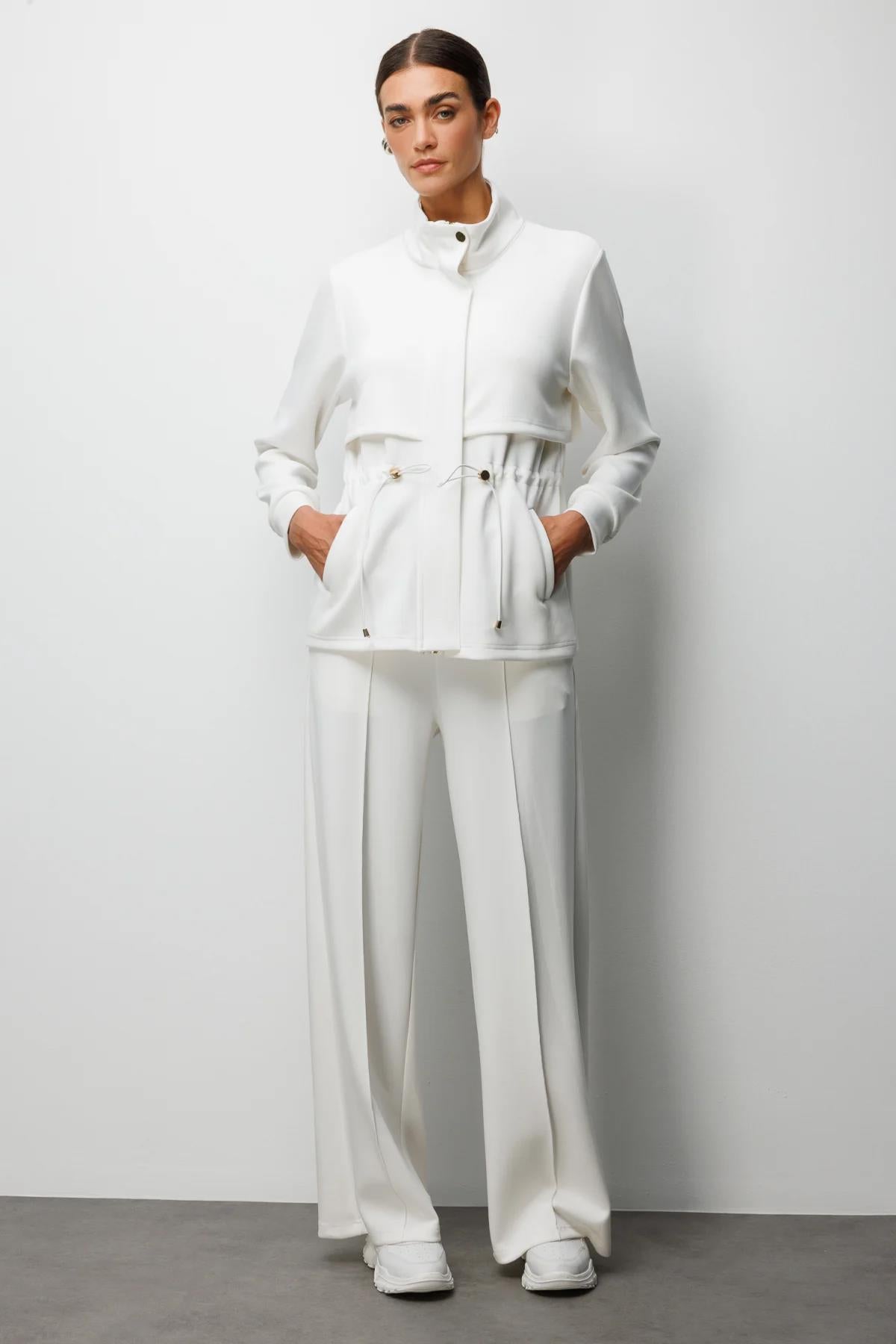بنطال بقصة ساق واسعة ومزمومة مع خصر مطاطي