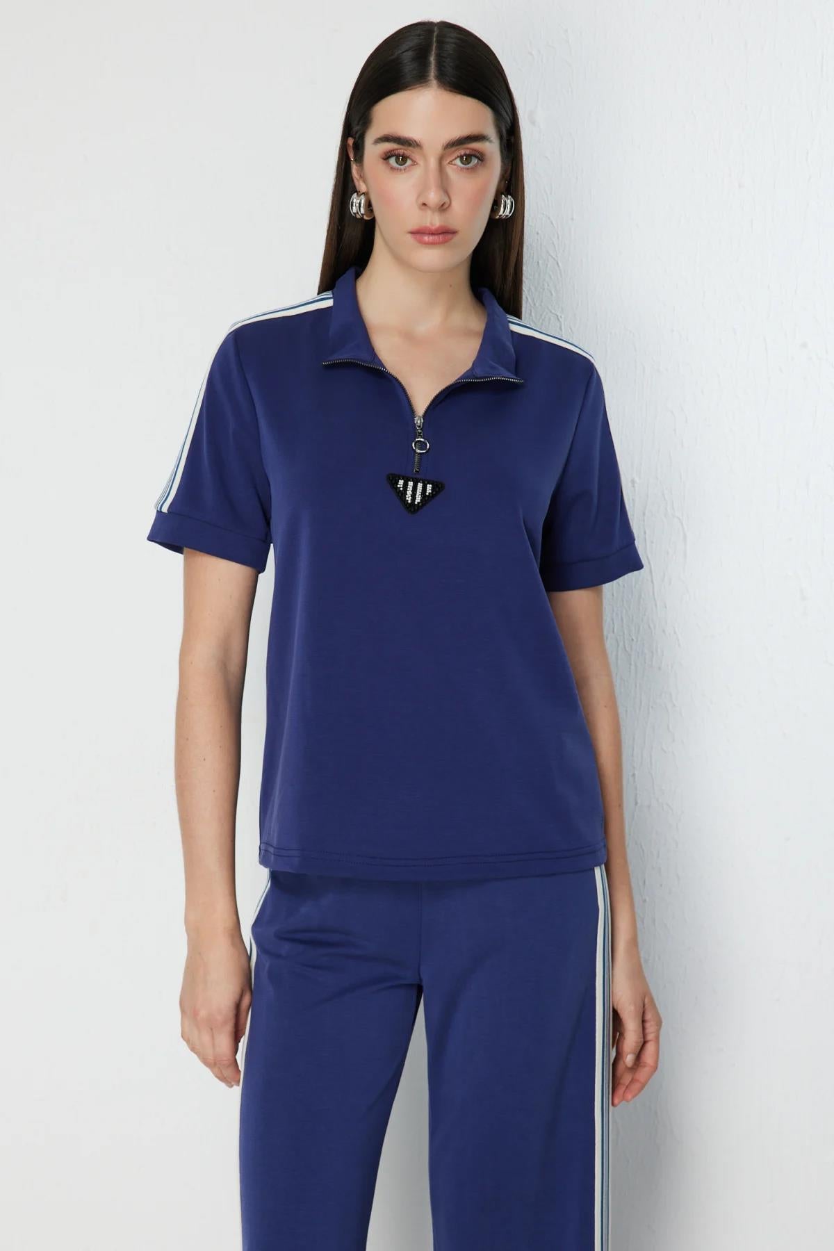 Kolları Şeritli Taş İşlemeli Bluz