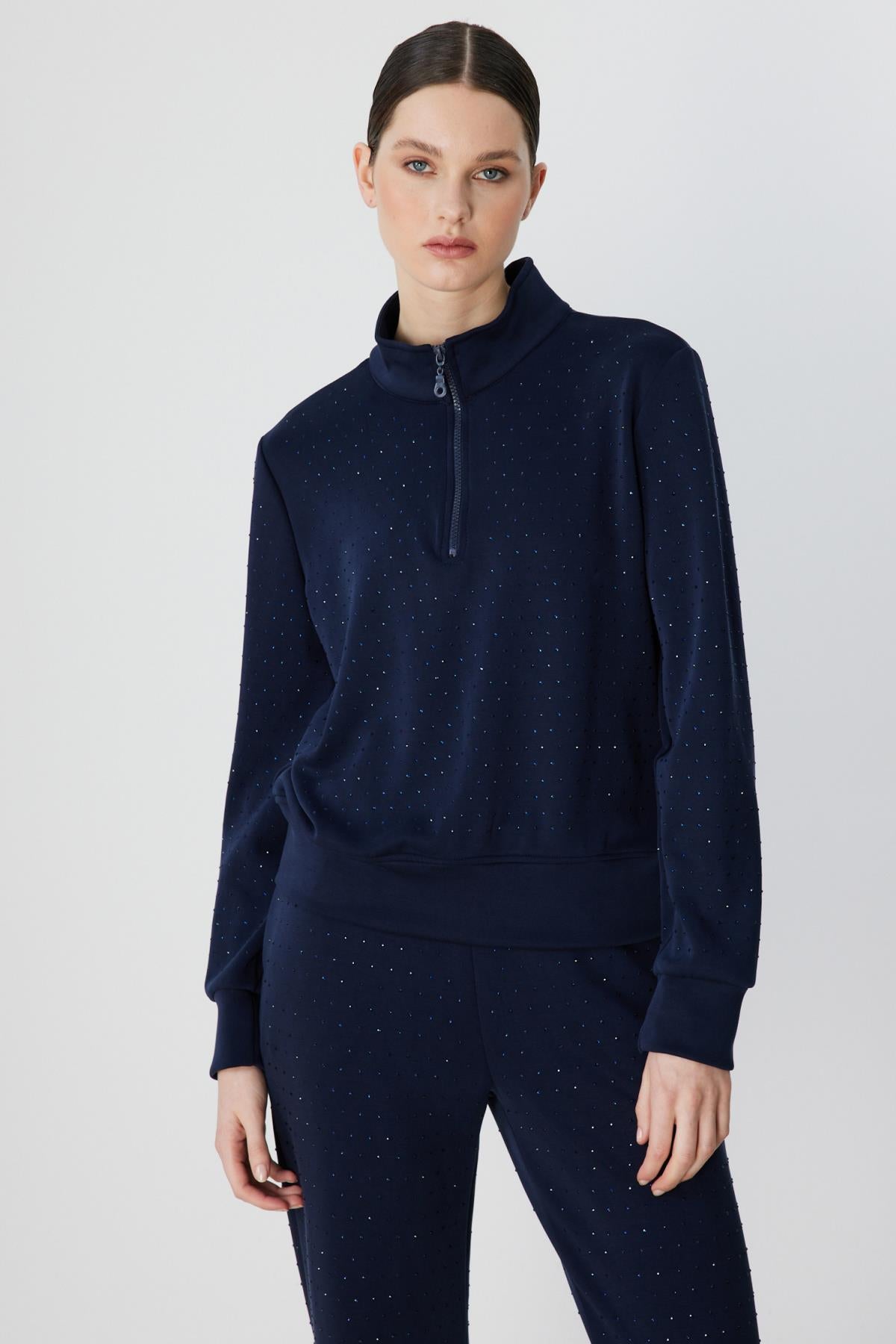 Yakası Fermuarlı Taşlı Eşofman Üstü