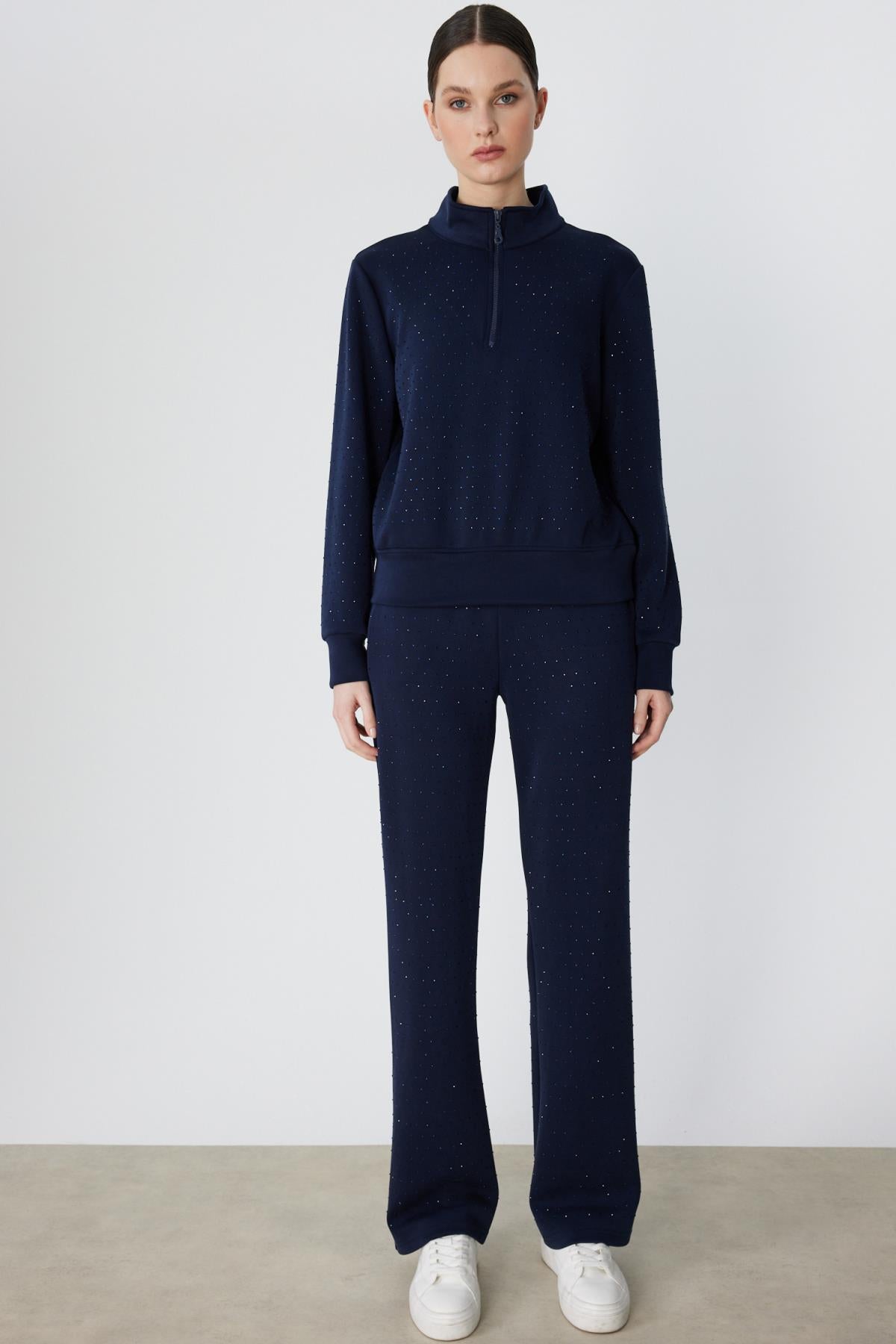 Yakası Fermuarlı Taşlı Eşofman Üstü