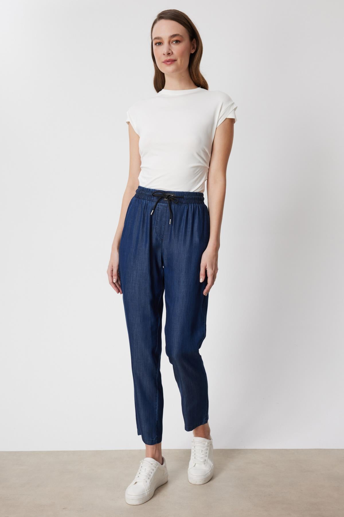 Beli Lastikli Ve Bağcıklı Pantolon