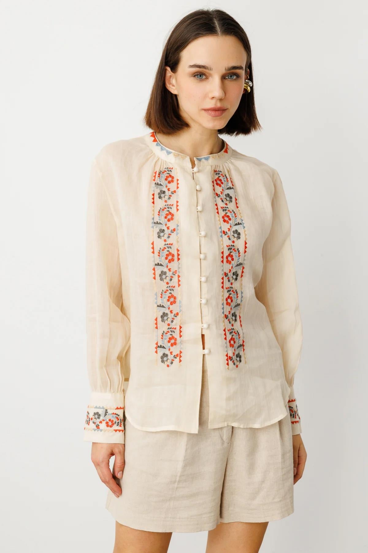 Önü Şerit Nakışlı Keten Bluz