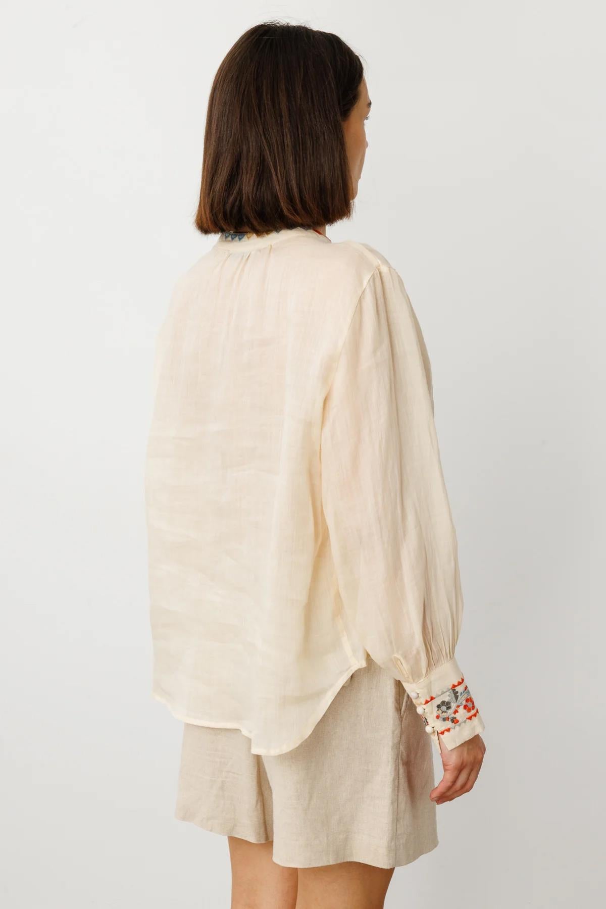 Önü Şerit Nakışlı Keten Bluz