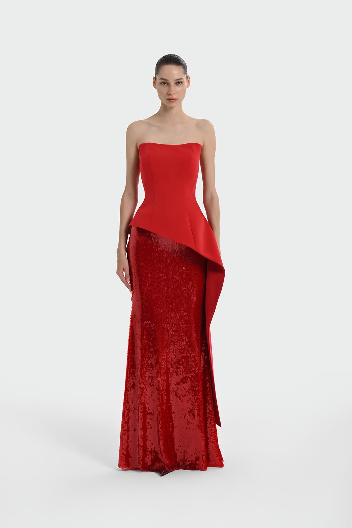 فستان سهرة من الكريب بدون حمالات ومزين بالترتر