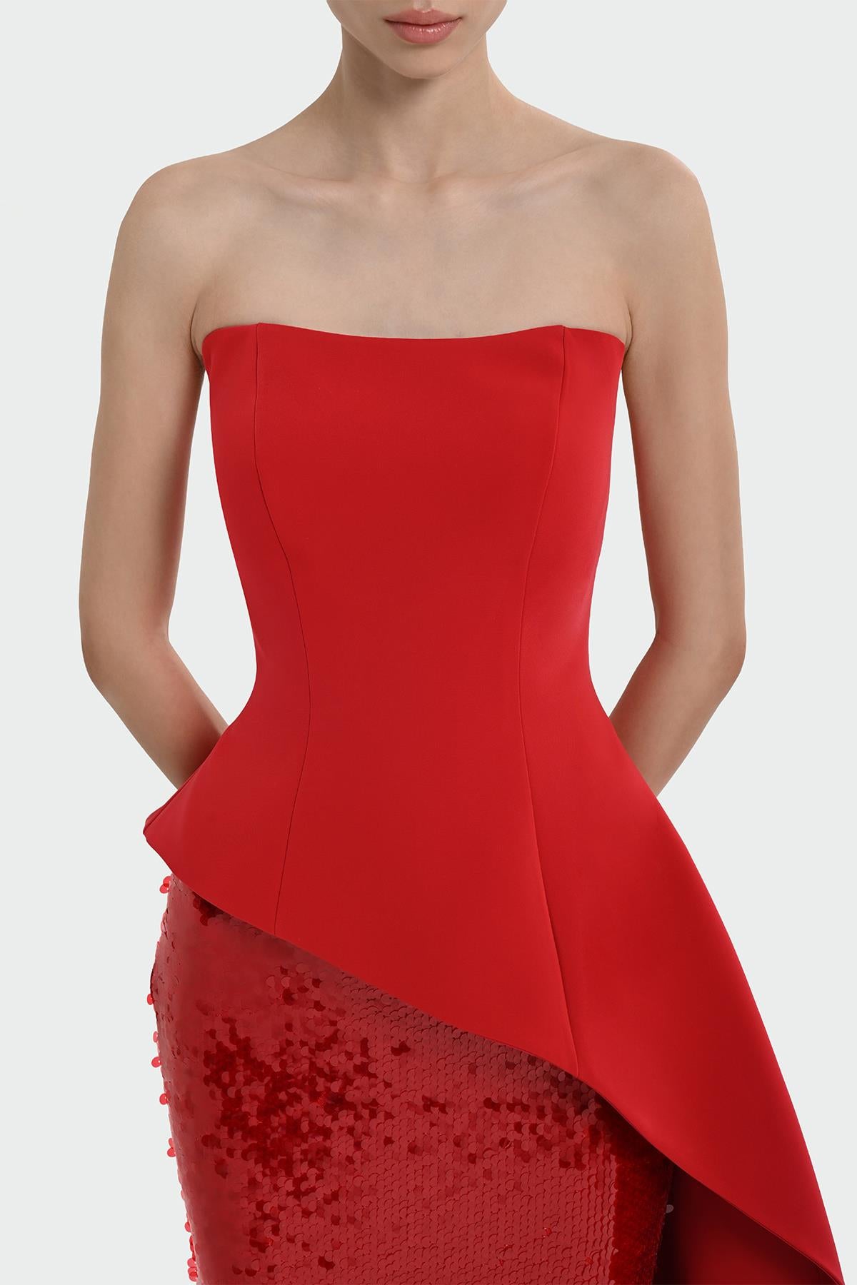 فستان سهرة من الكريب بدون حمالات ومزين بالترتر