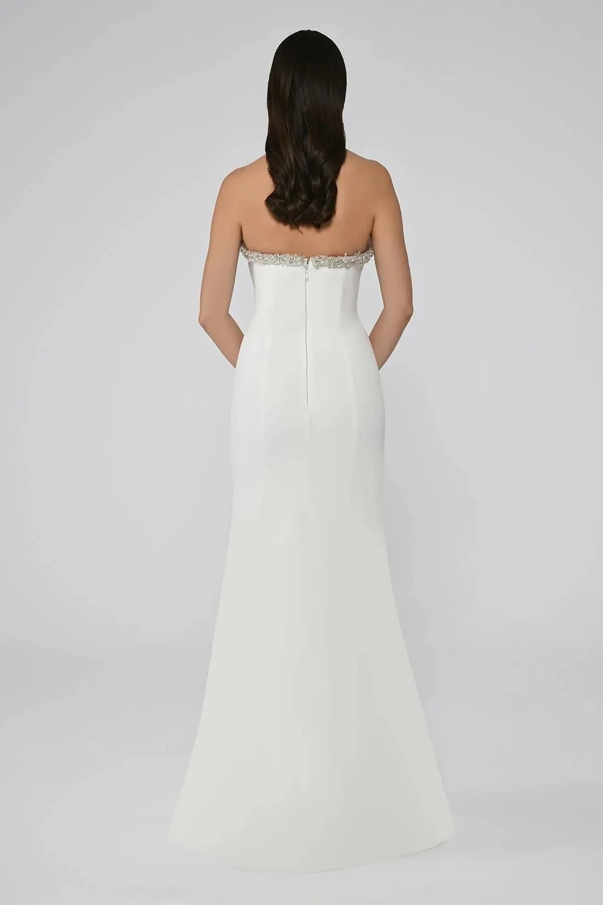 Straplez Yakası Taşlı Asimetrik Kesim Önden Yırtmaçlı Uzun Elbise