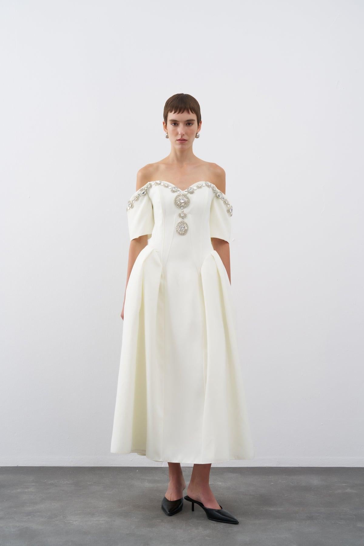 Taş işlemeli Düşük Omuz Pileli Midi Abiye Elbise