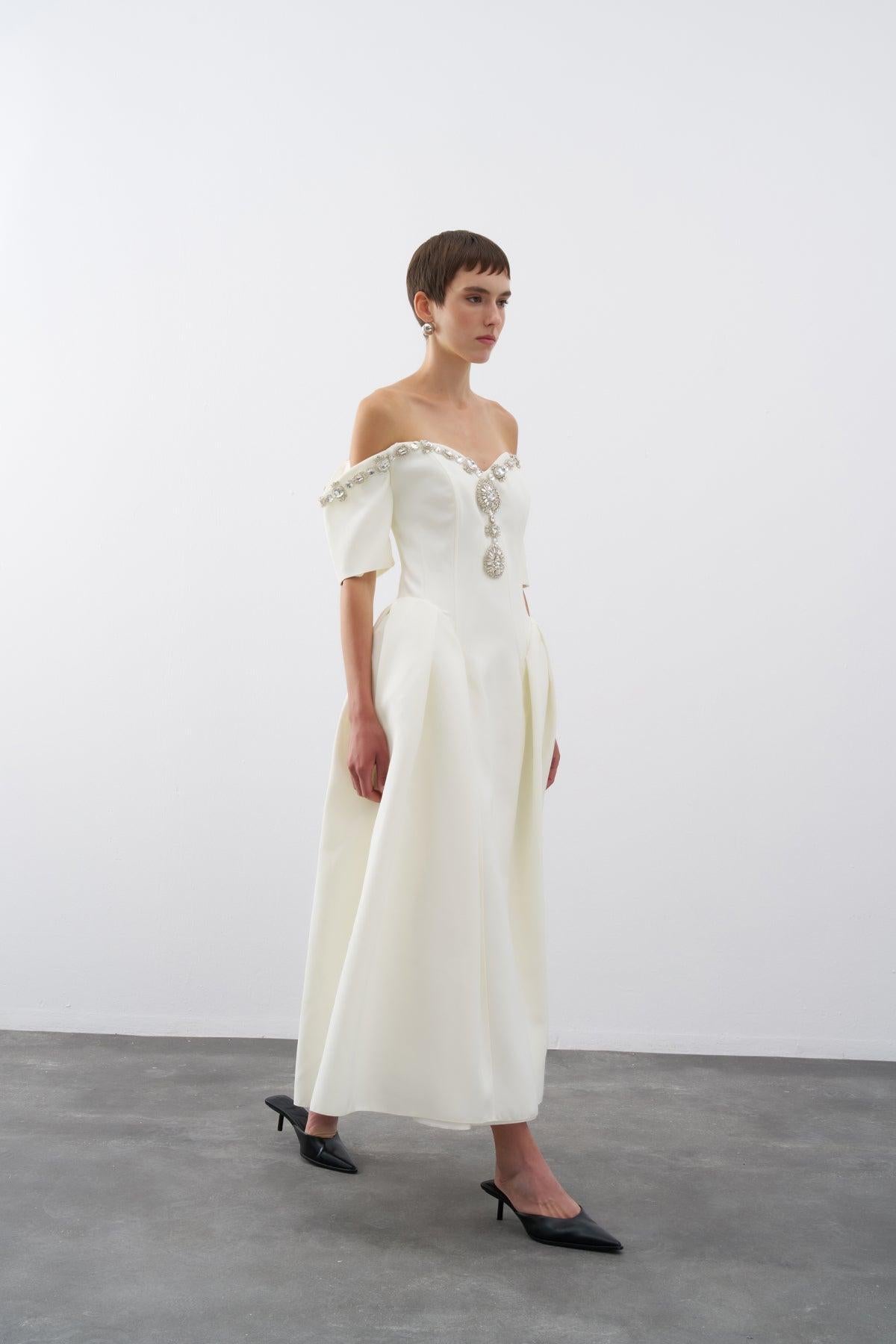 Taş işlemeli Düşük Omuz Pileli Midi Abiye Elbise