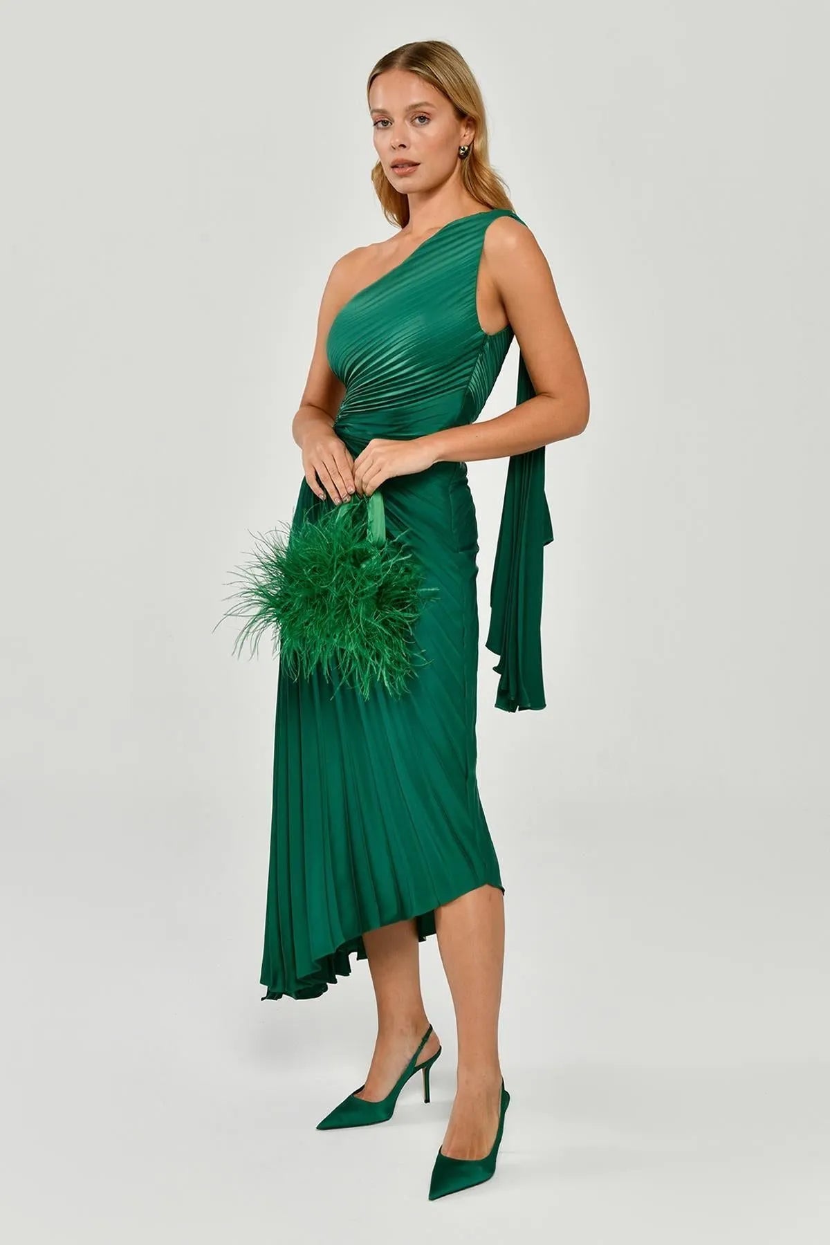 Tek Omuz Piliseli Saten Asimetrik Kesim Midi Abiye Elbise