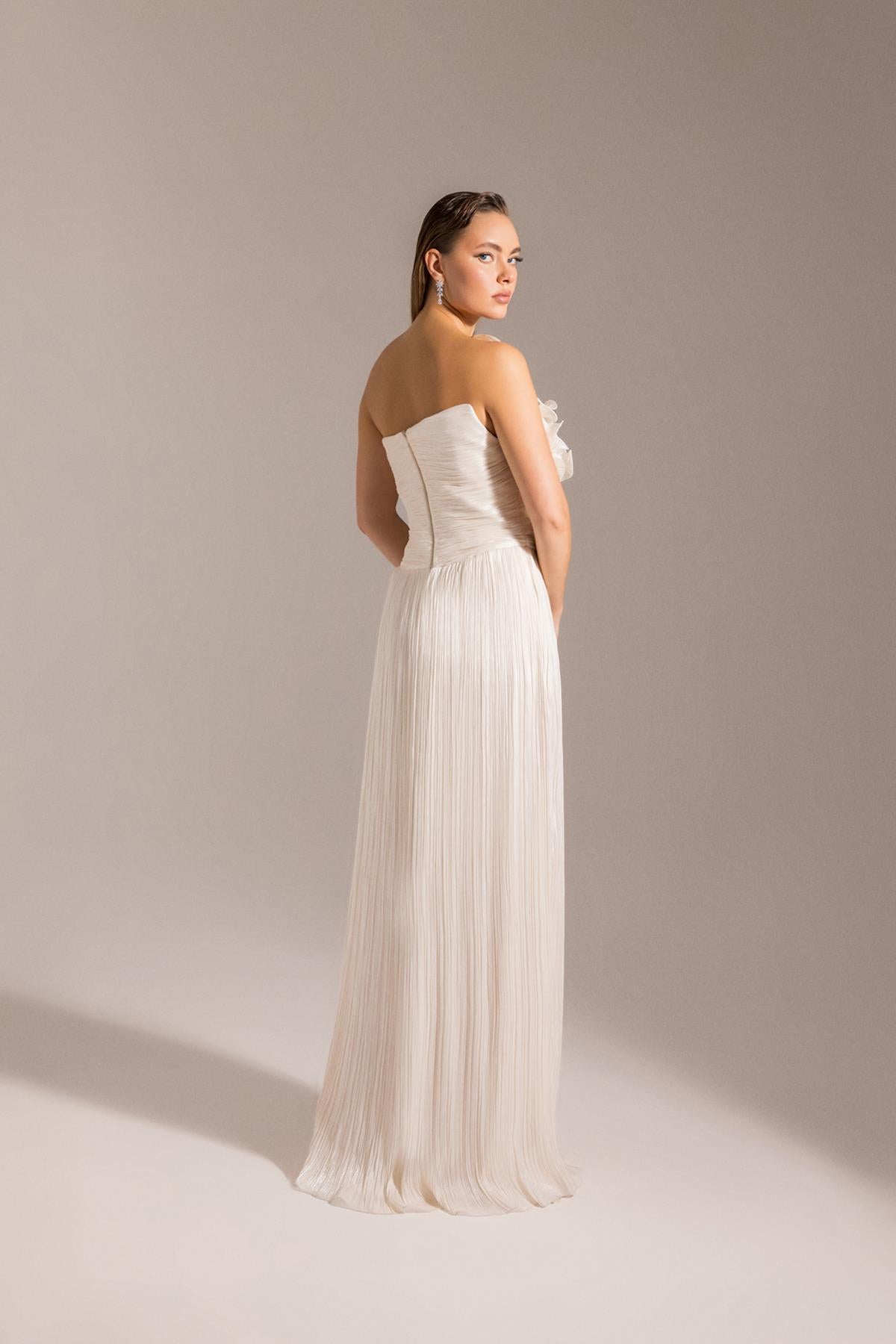 Tek Omuzu Çiçek Detaylı Straplez Bürümcük Kloş Abiye Elbise