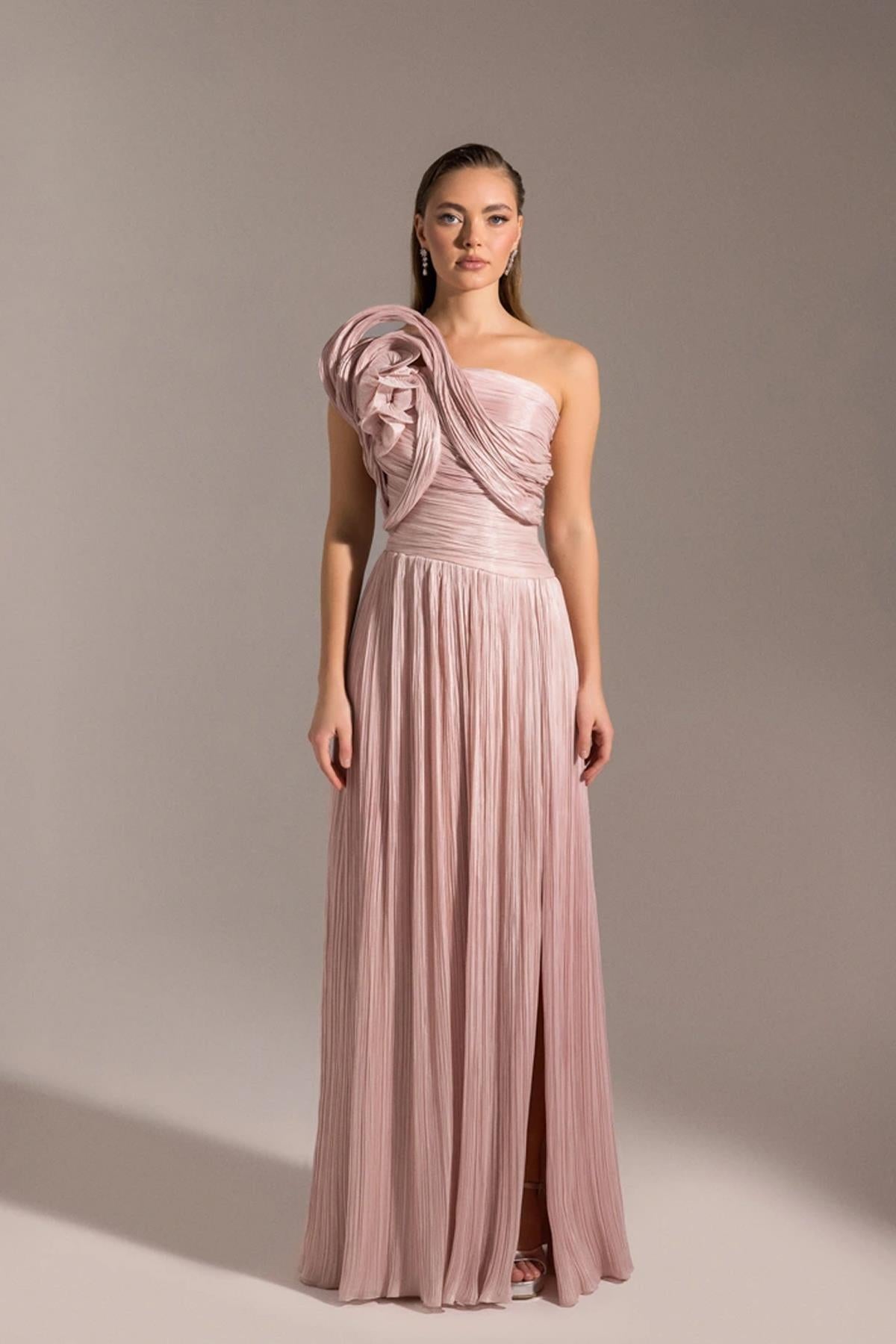 Tek Omuzu Çiçek Detaylı Straplez Bürümcük Kloş Abiye Elbise