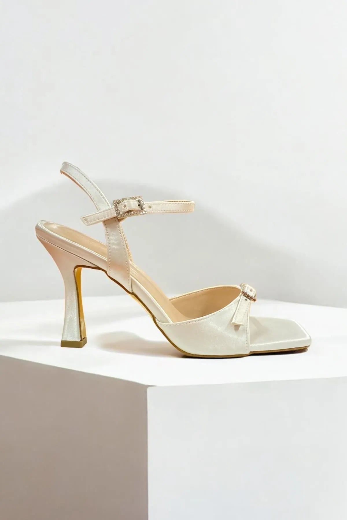 Evening Dress Shoes with Buckle Stone Detail