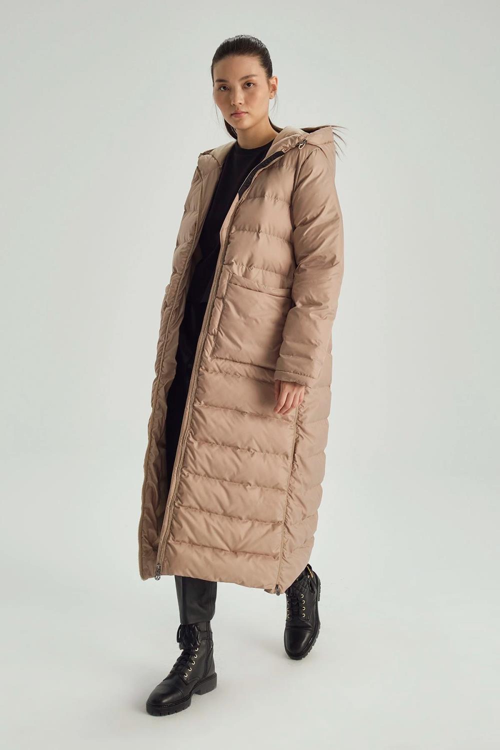 Valencia Kapüşonlu Şişme Uzun Kadın Kaban