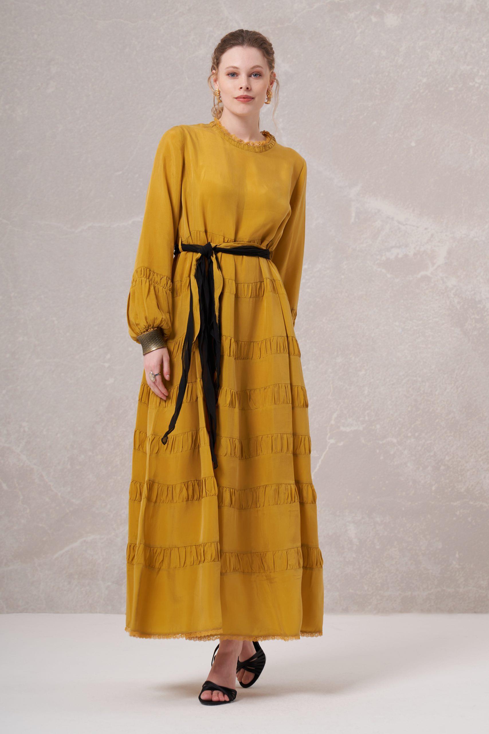 Yakası Dantelli Kuşaklı İpek Elbise - Eser Giyim