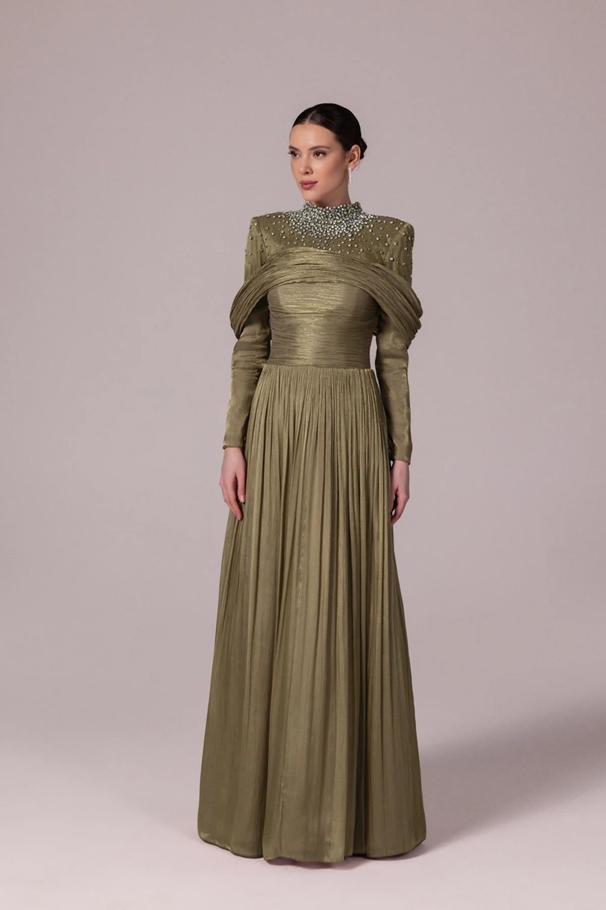 Yakası Taş İşlemeli Piliseli Kabarık Tesettür Abiye Elbise