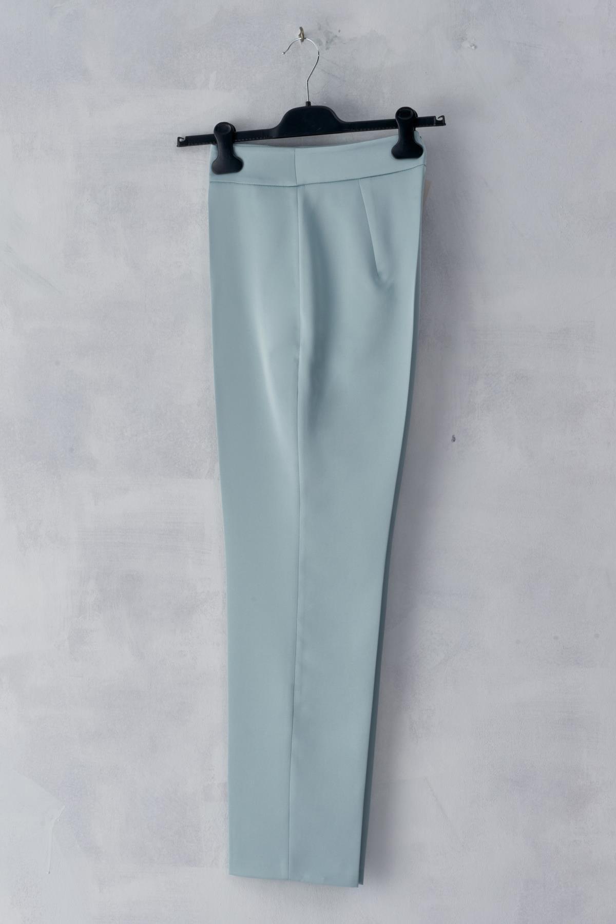 Yan Taşlı Oval Yırtmaç Pantolonlu Takım - Eser Giyim