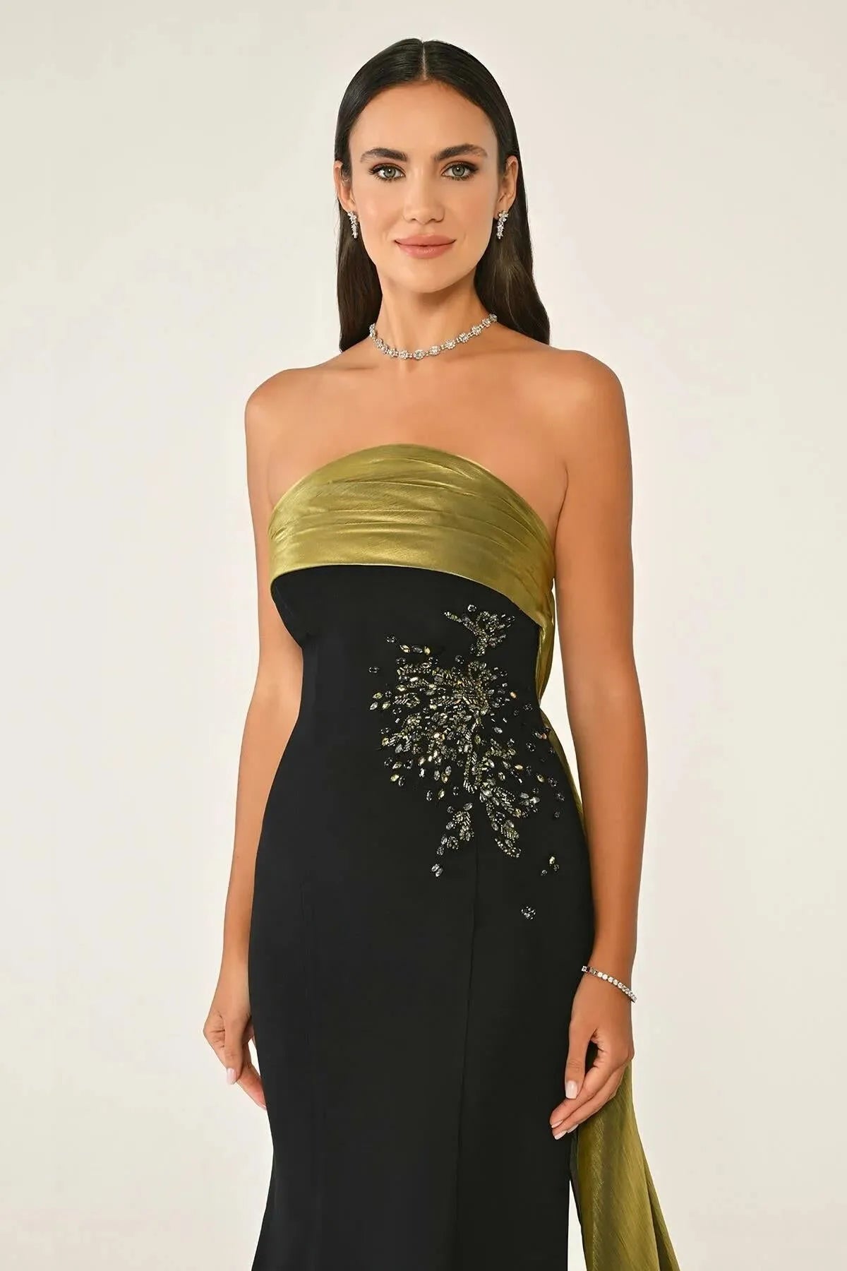 Strapless Stone Detailed Tail Crepe Long Evening Dress