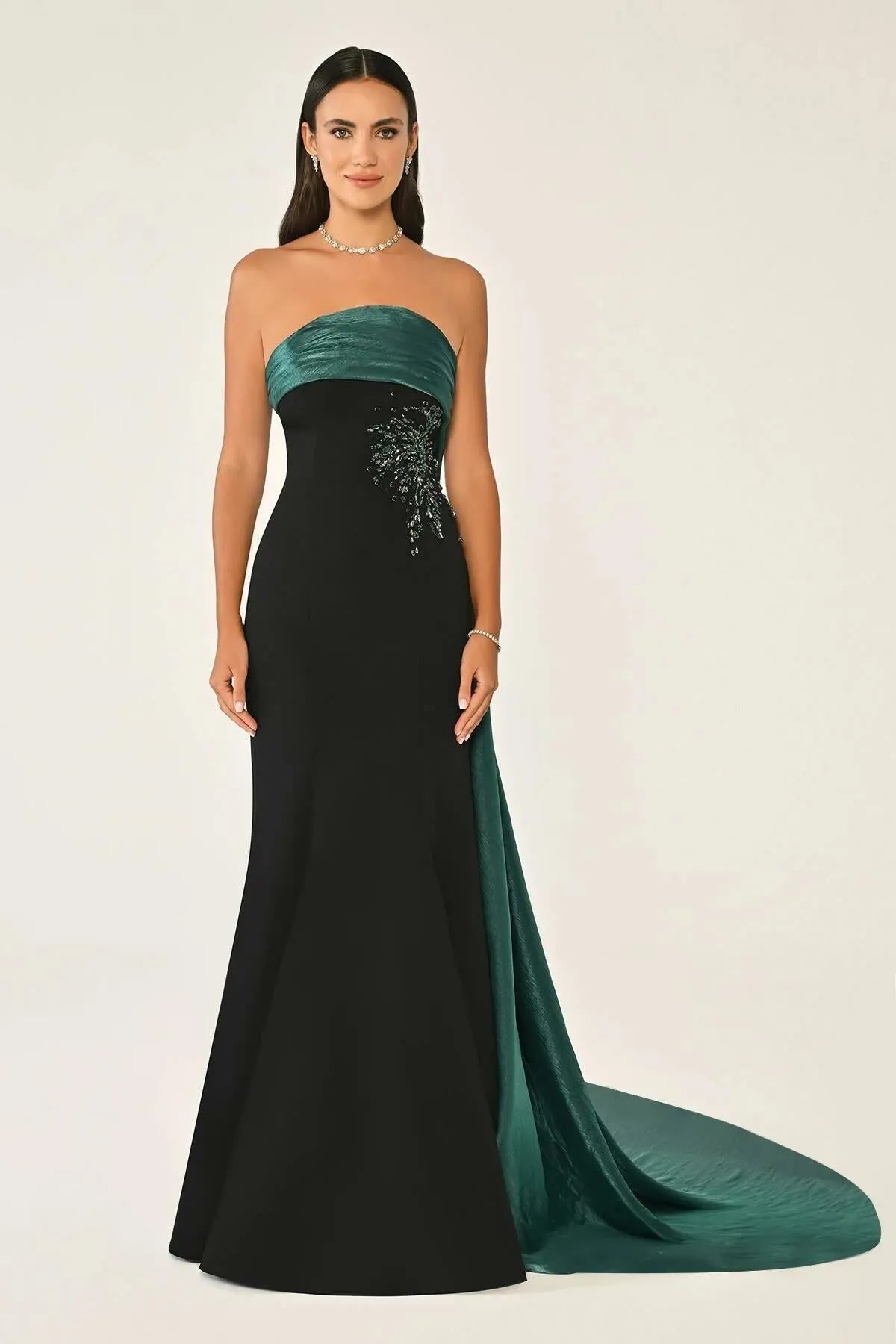 Strapless Stone Detailed Tail Crepe Long Evening Dress