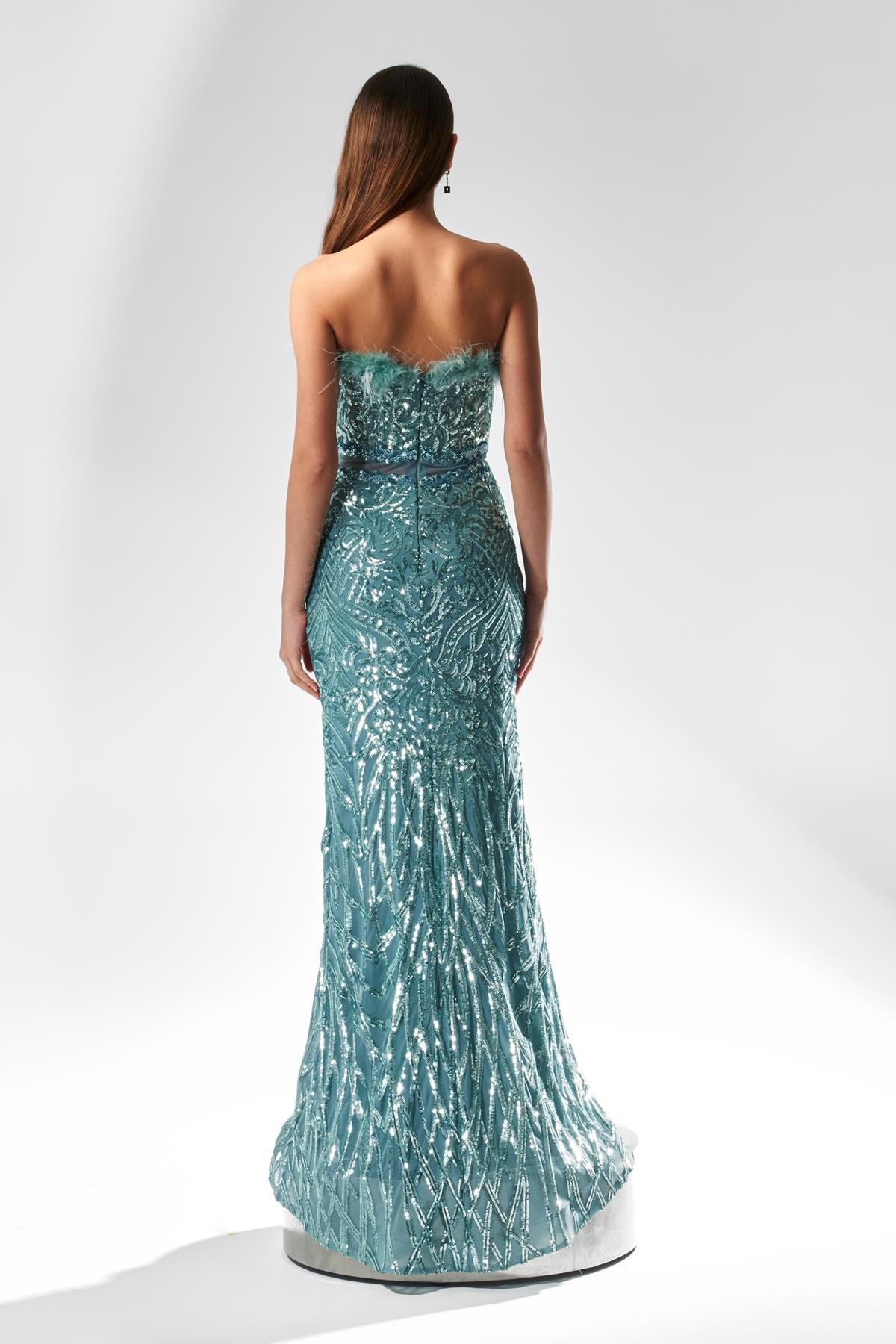 Straplez Payetli ve Otrişli Uzun Abiye Elbise
