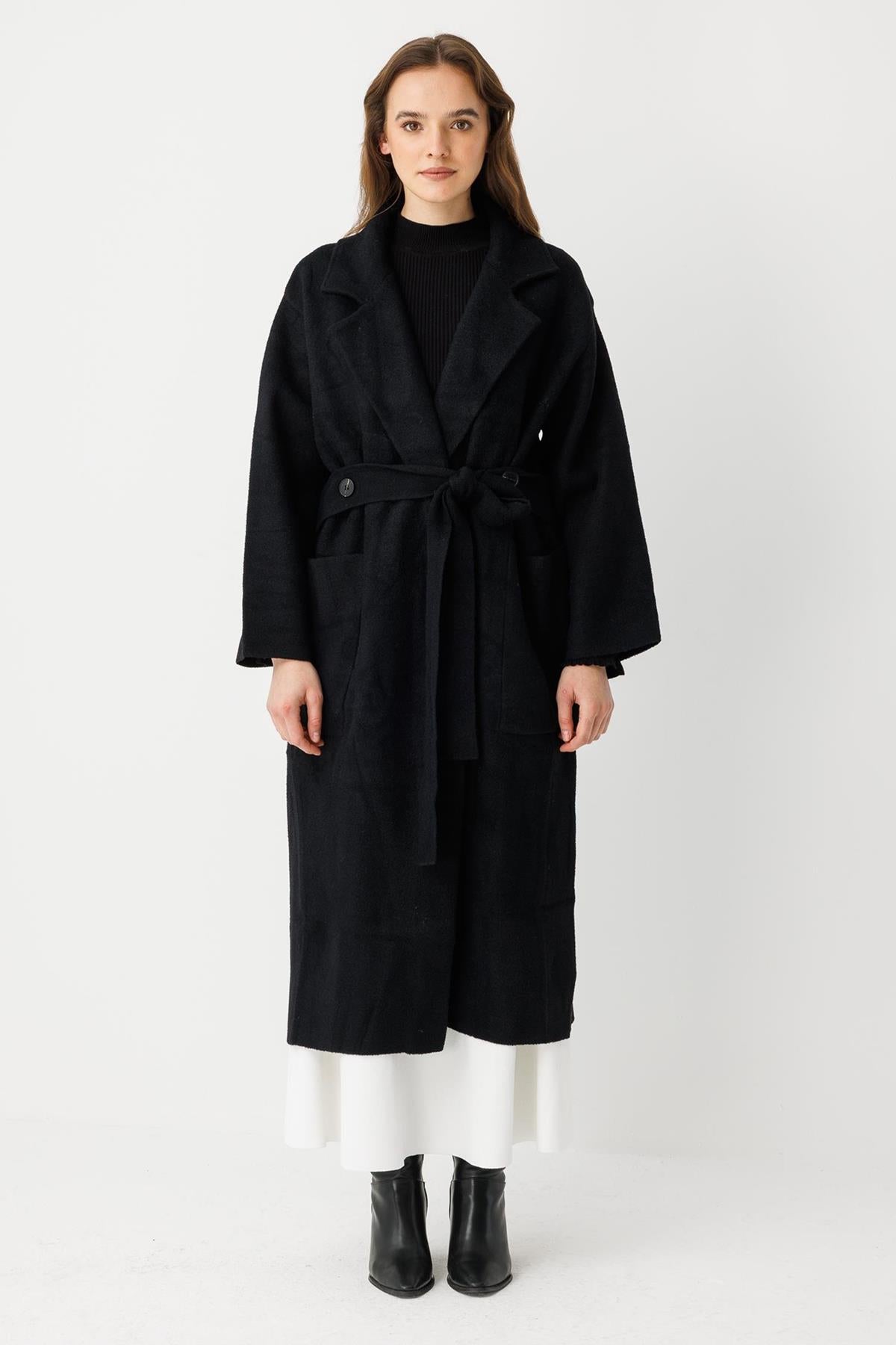 معطف مفصل بأزرار عند الخصر