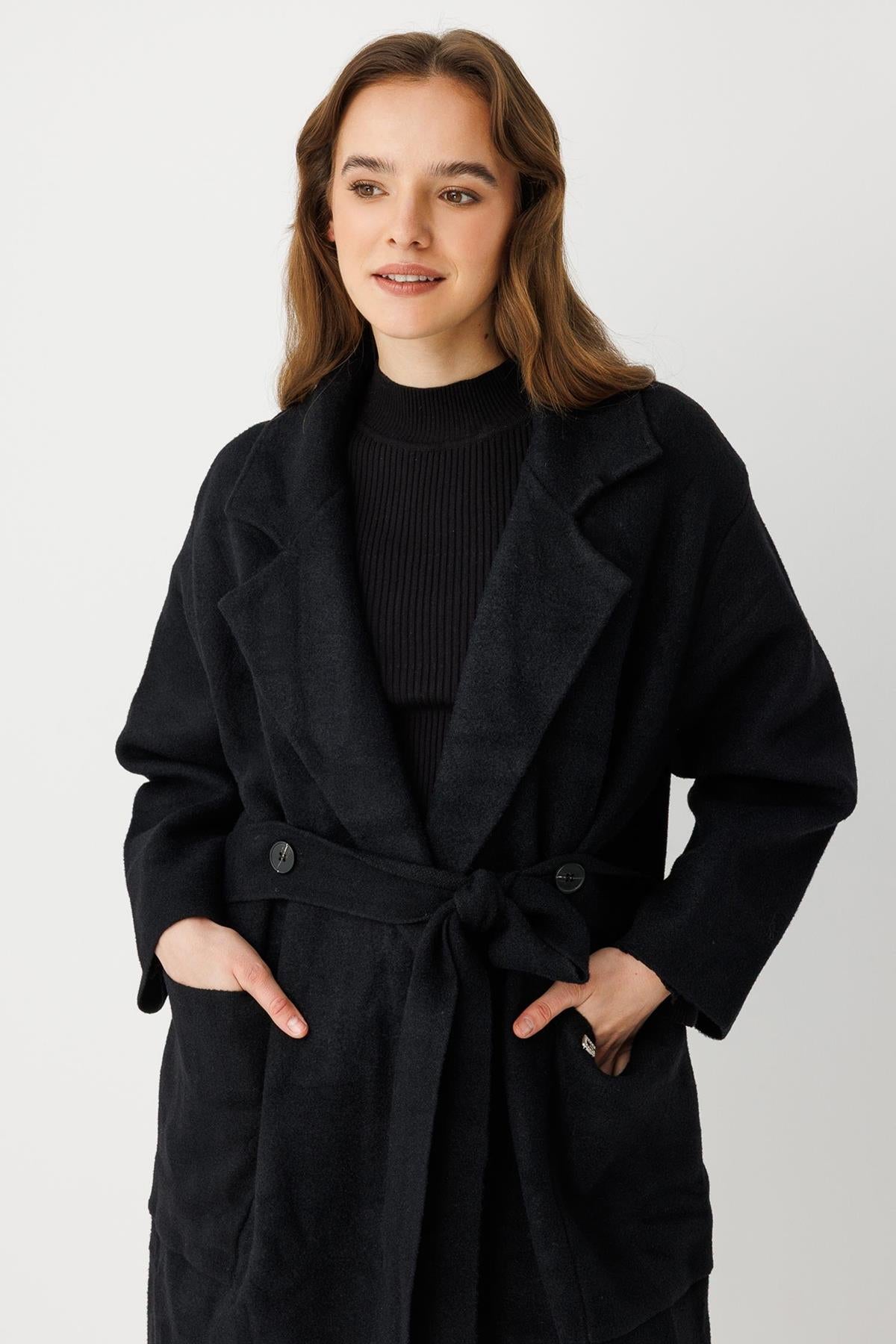 معطف مفصل بأزرار عند الخصر