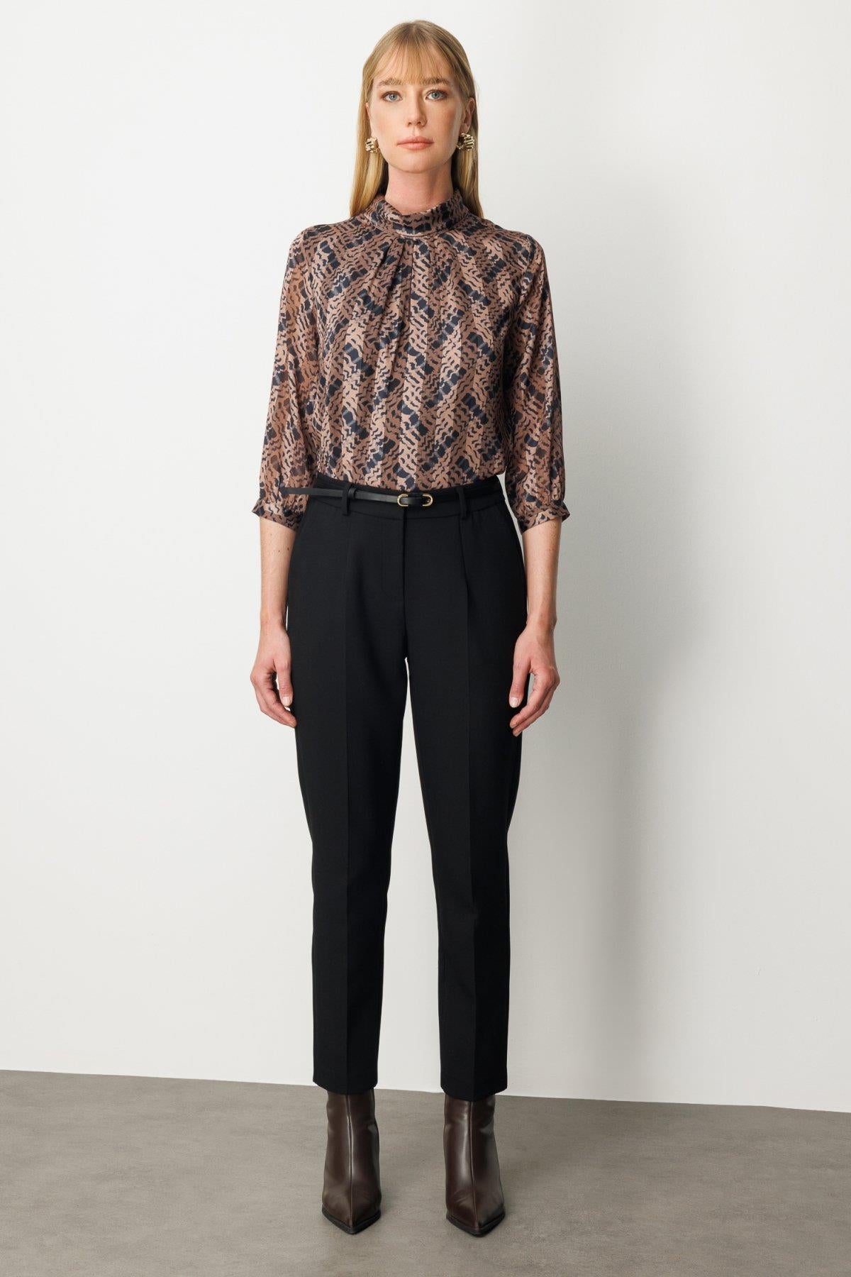 Beli Kemerli Dar Paça Pantolon