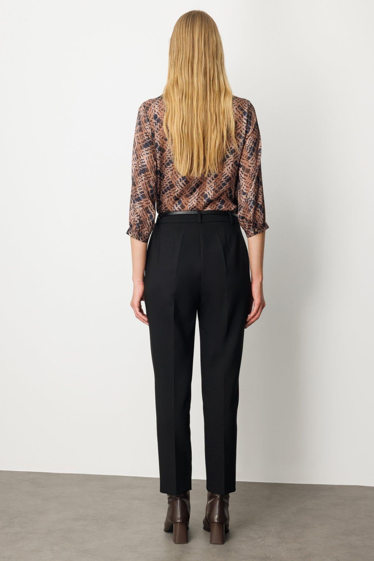 Beli Kemerli Dar Paça Pantolon