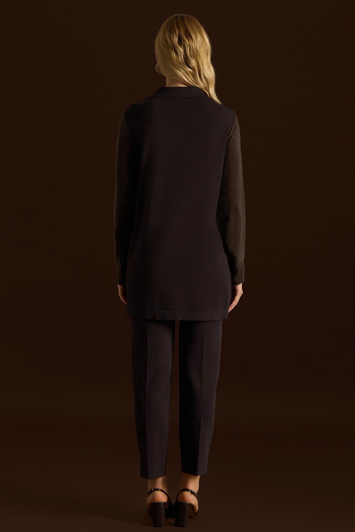 سترة من الكوبرو بياقة محبوكة 